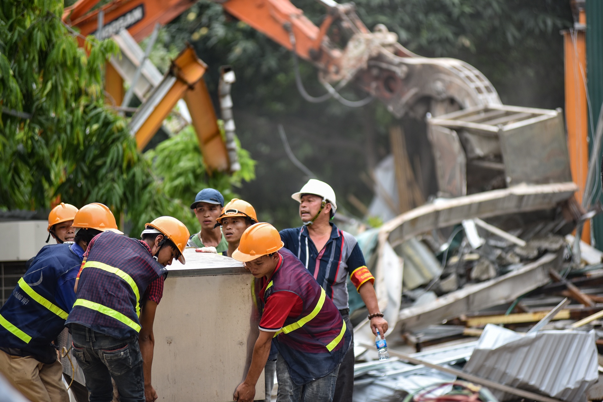 cuong che cong trinh vi pham o muong Phan Ke Binh anh 7