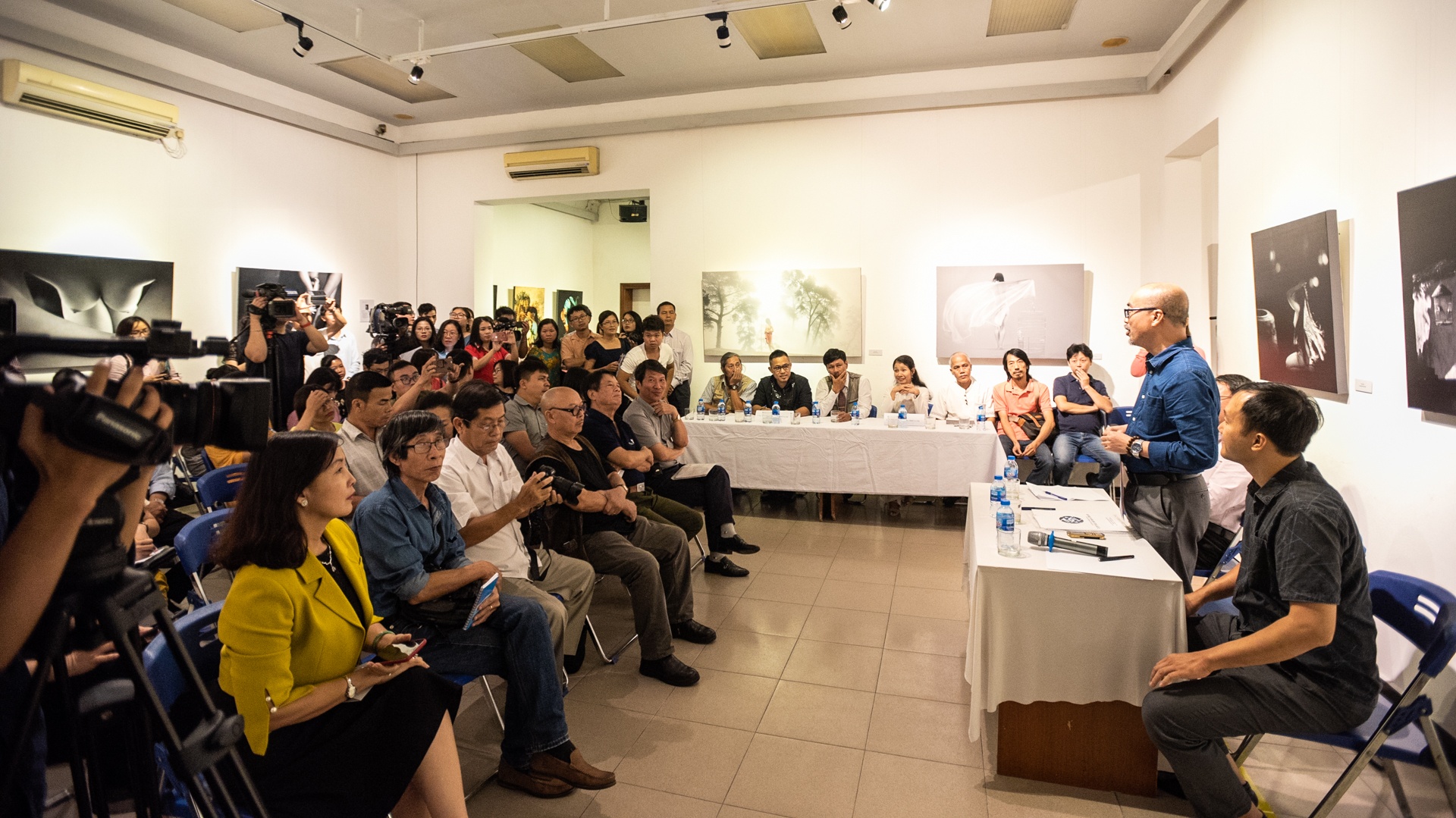 trien lam nude nghe thuat Ha Noi anh 1