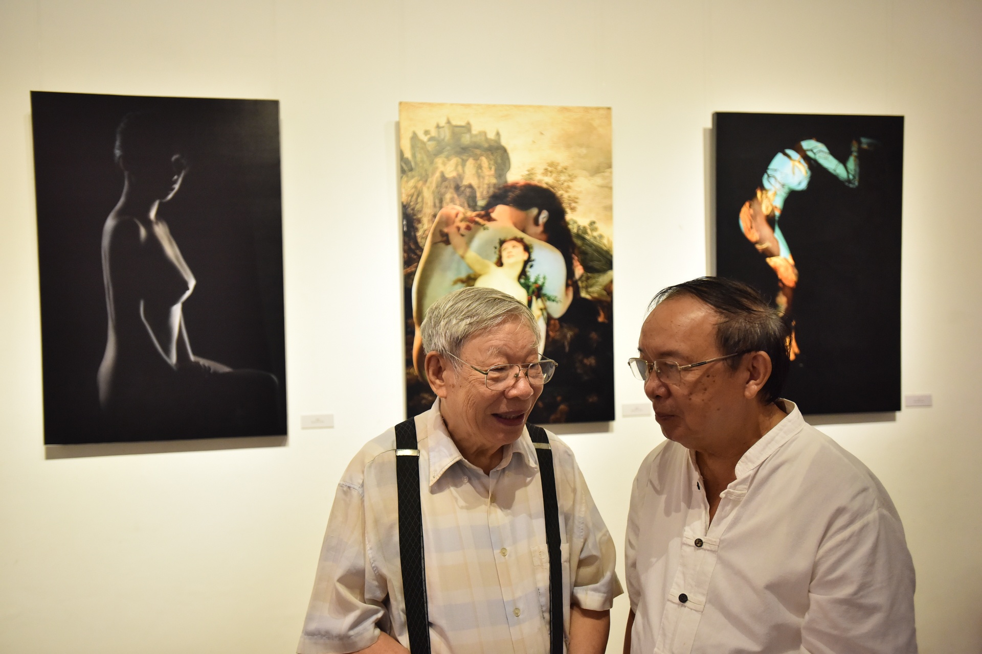 Khai mac trien lam anh khoa than nghe thuat tai Ha Noi hinh anh