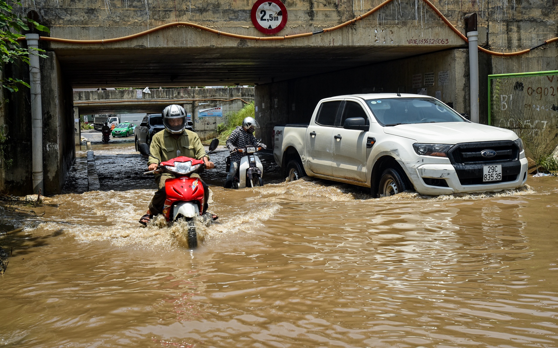 Ngap nuoc Dai Lo Thang Long anh 1