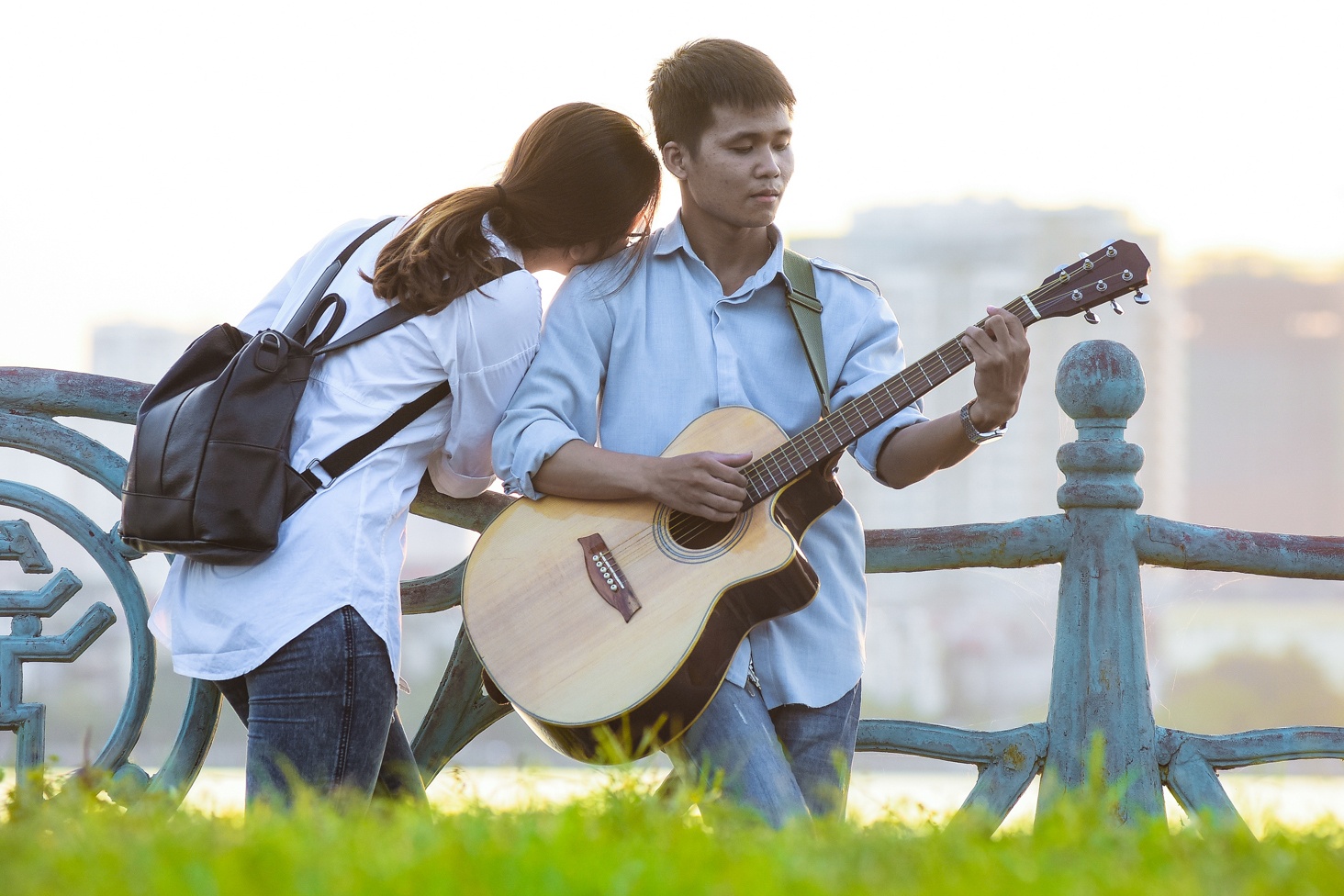 Chieu thu bay tuyet dep ben ho lang man nhat Ha Noi hinh anh