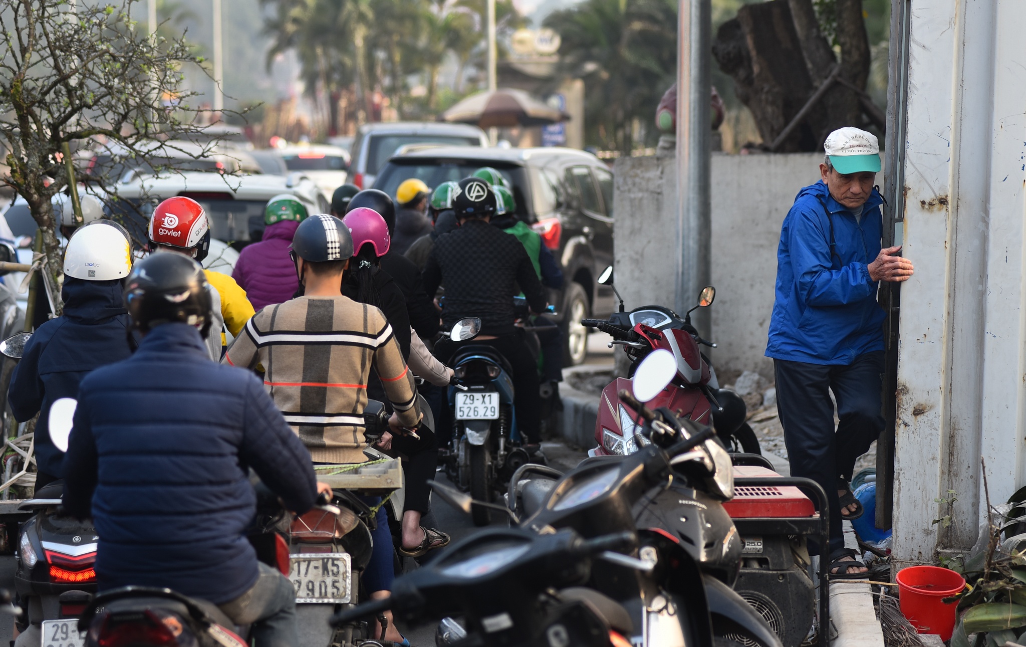 duong Lang ngon ngang nhung ngay sat Tet anh 7