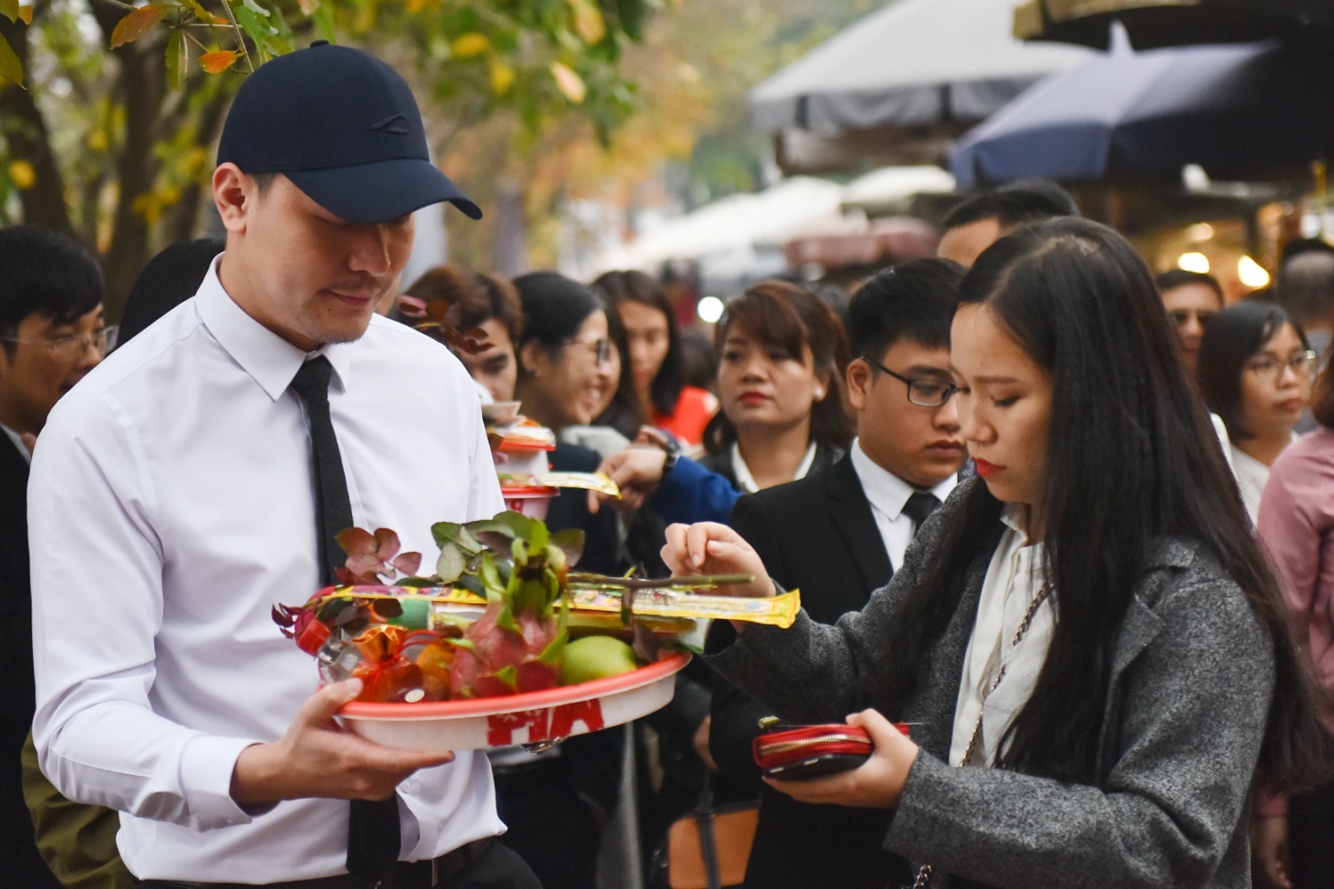 dan van phong di phu Tay Ho anh 1