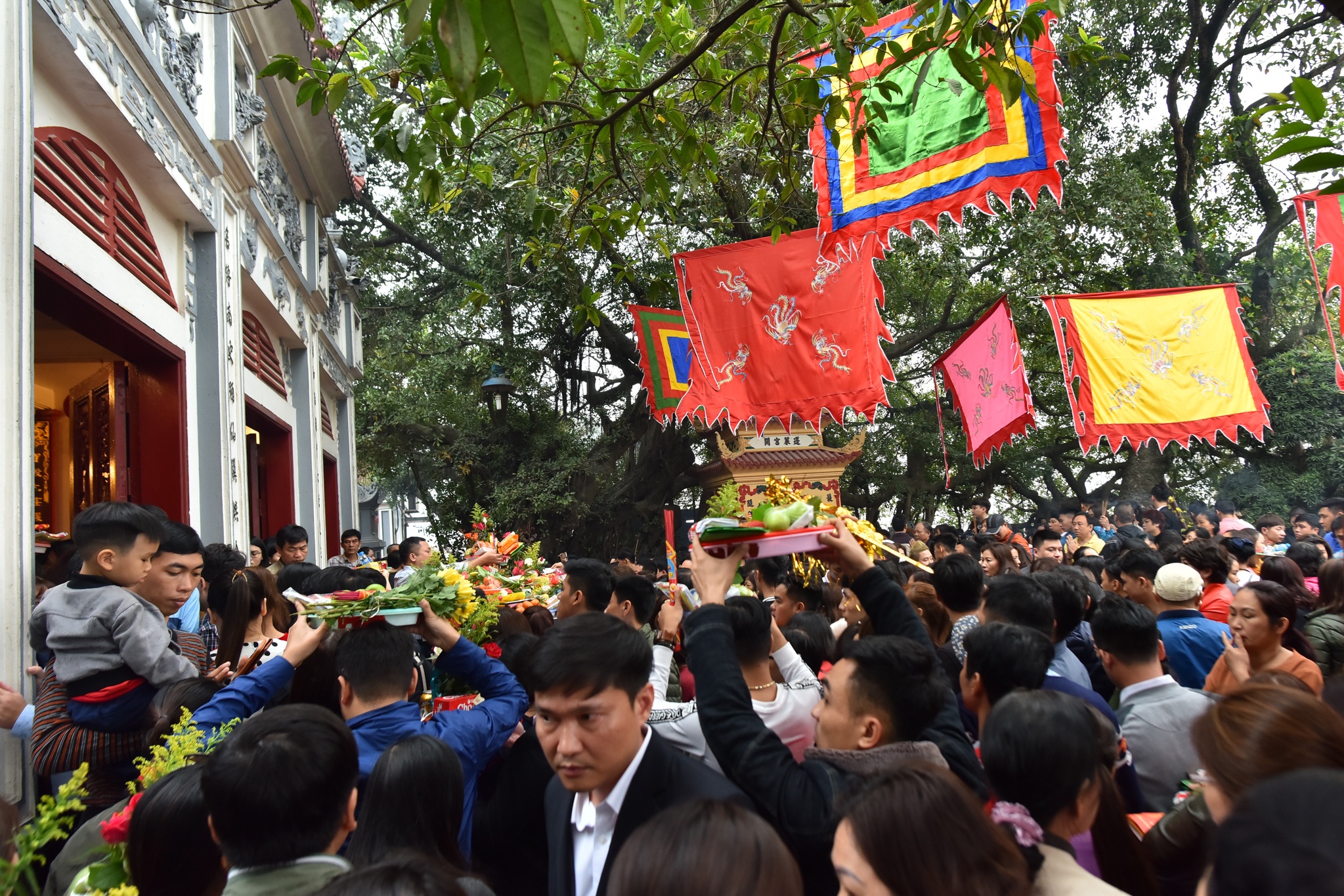 dan van phong di phu Tay Ho anh 2