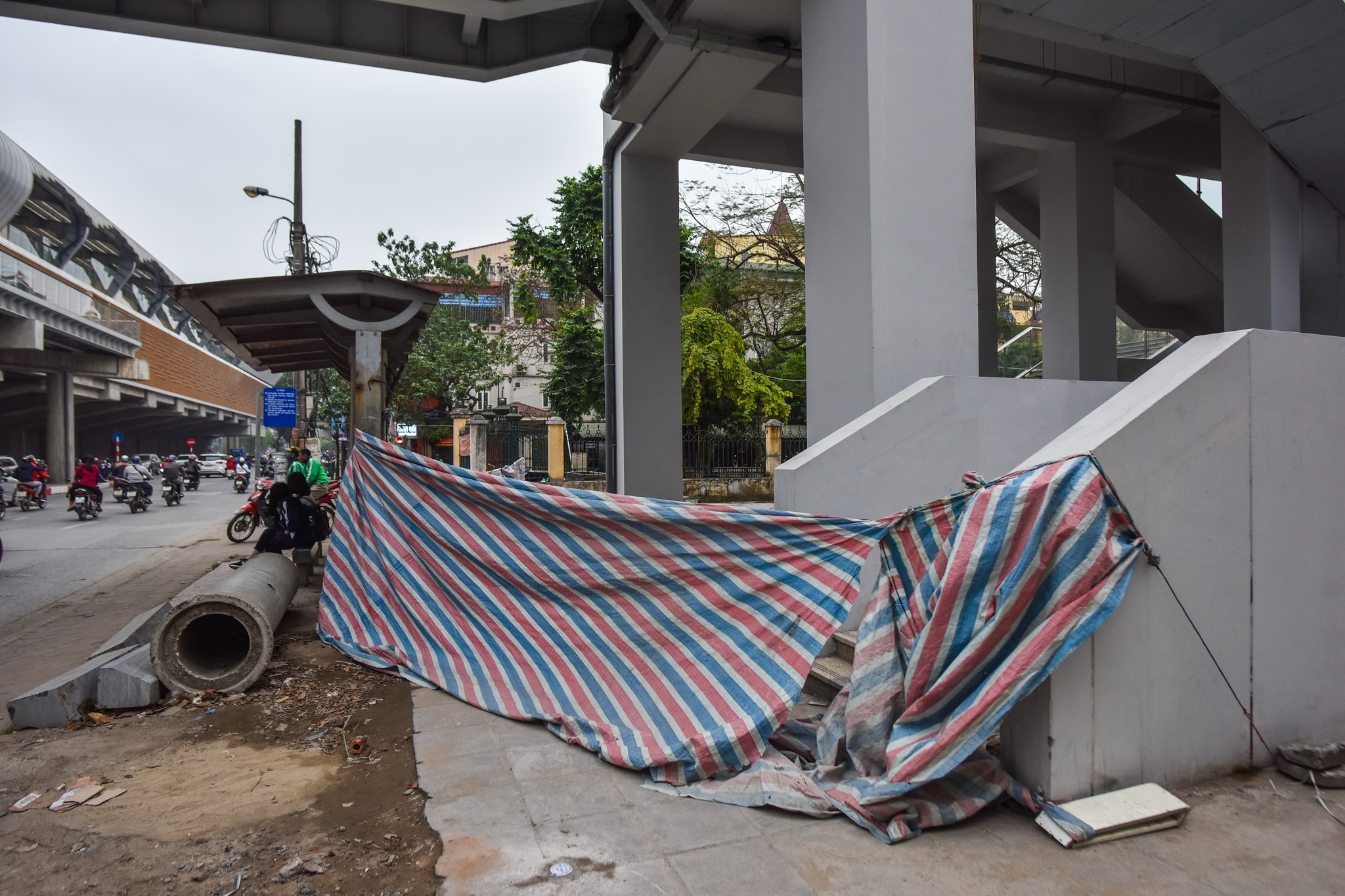 ngon ngang duong sat Cat Linh - Ha Dong anh 10