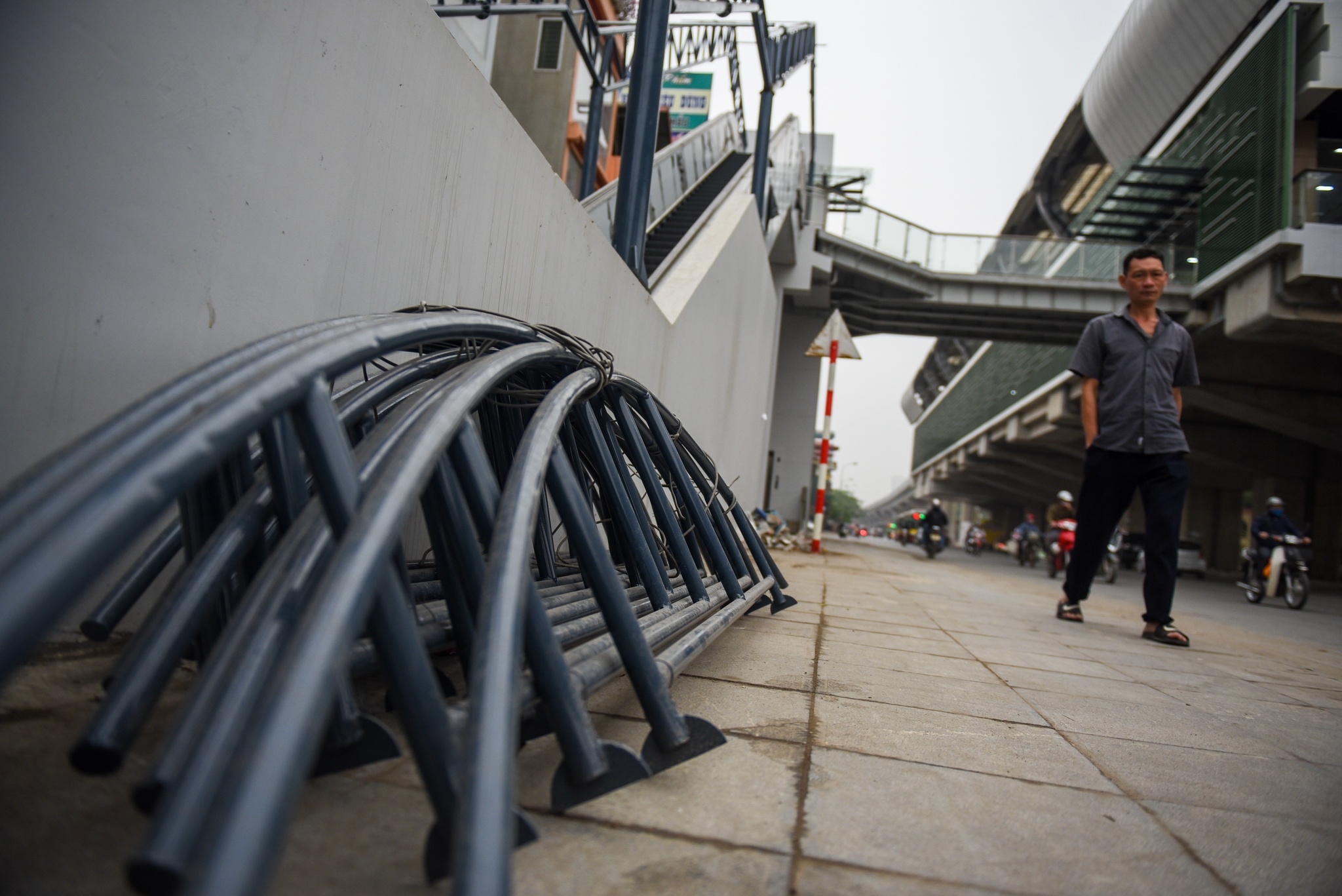 ngon ngang duong sat Cat Linh - Ha Dong anh 4