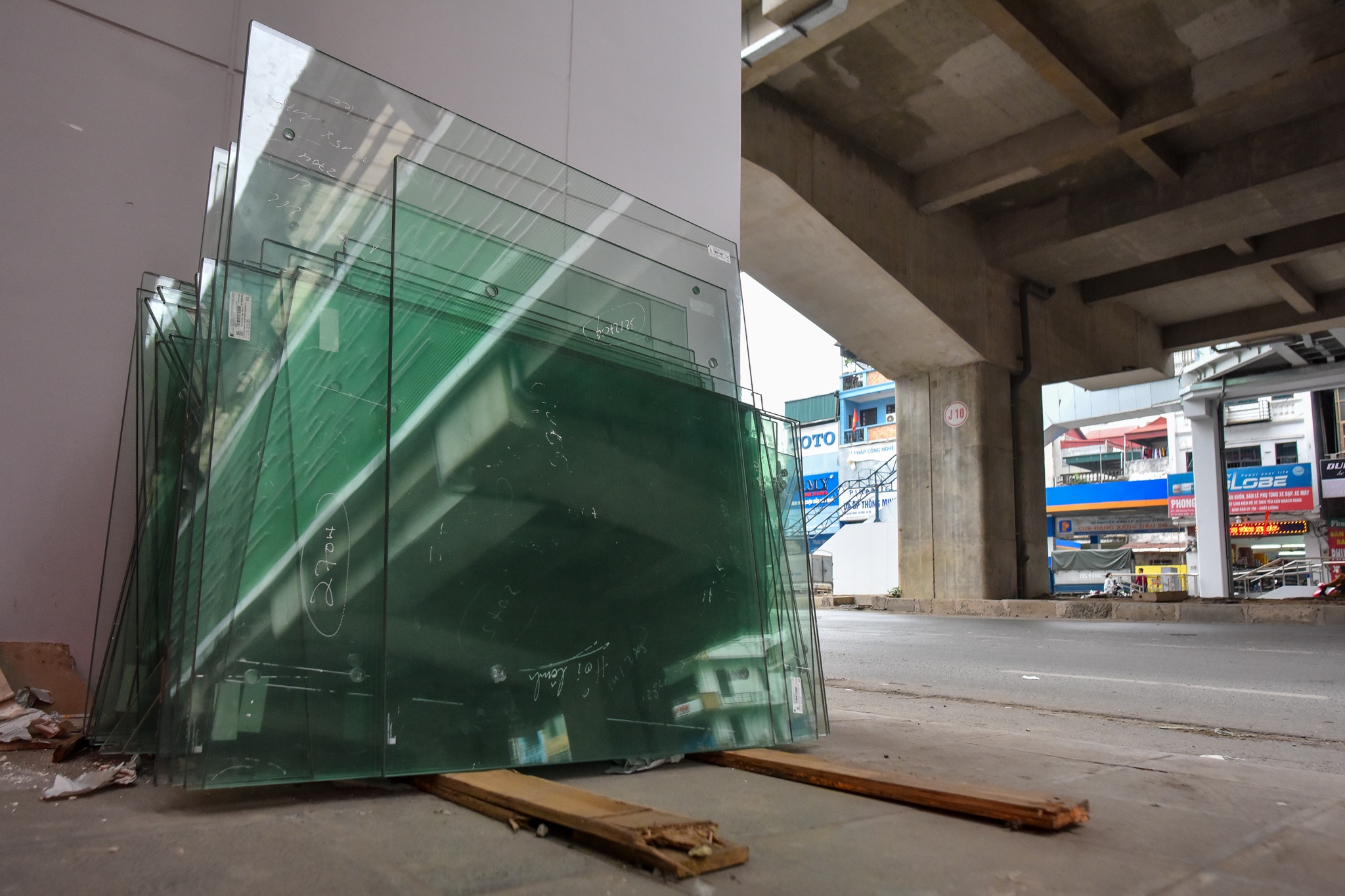 ngon ngang duong sat Cat Linh - Ha Dong anh 7