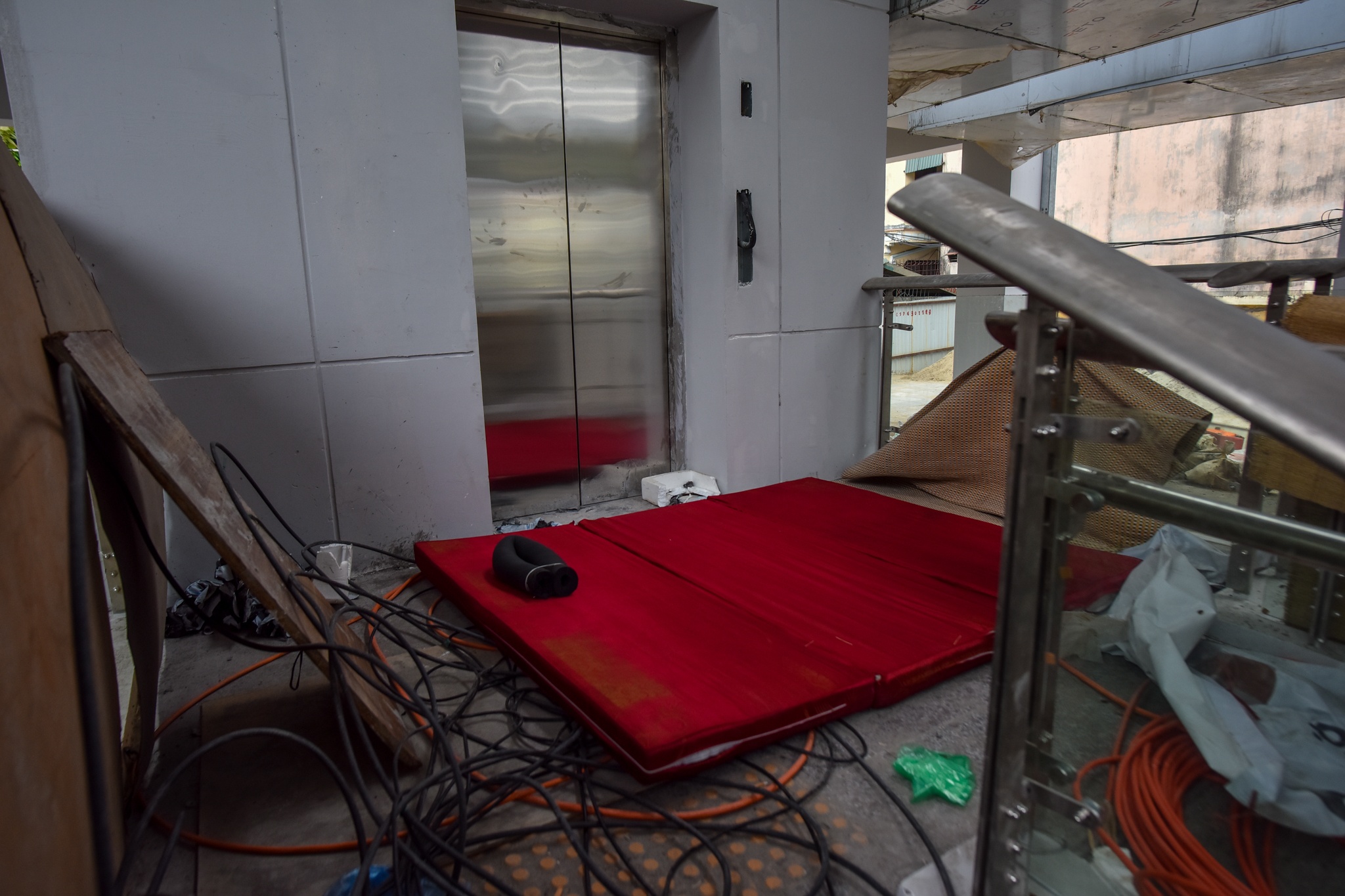 ngon ngang duong sat Cat Linh - Ha Dong anh 9