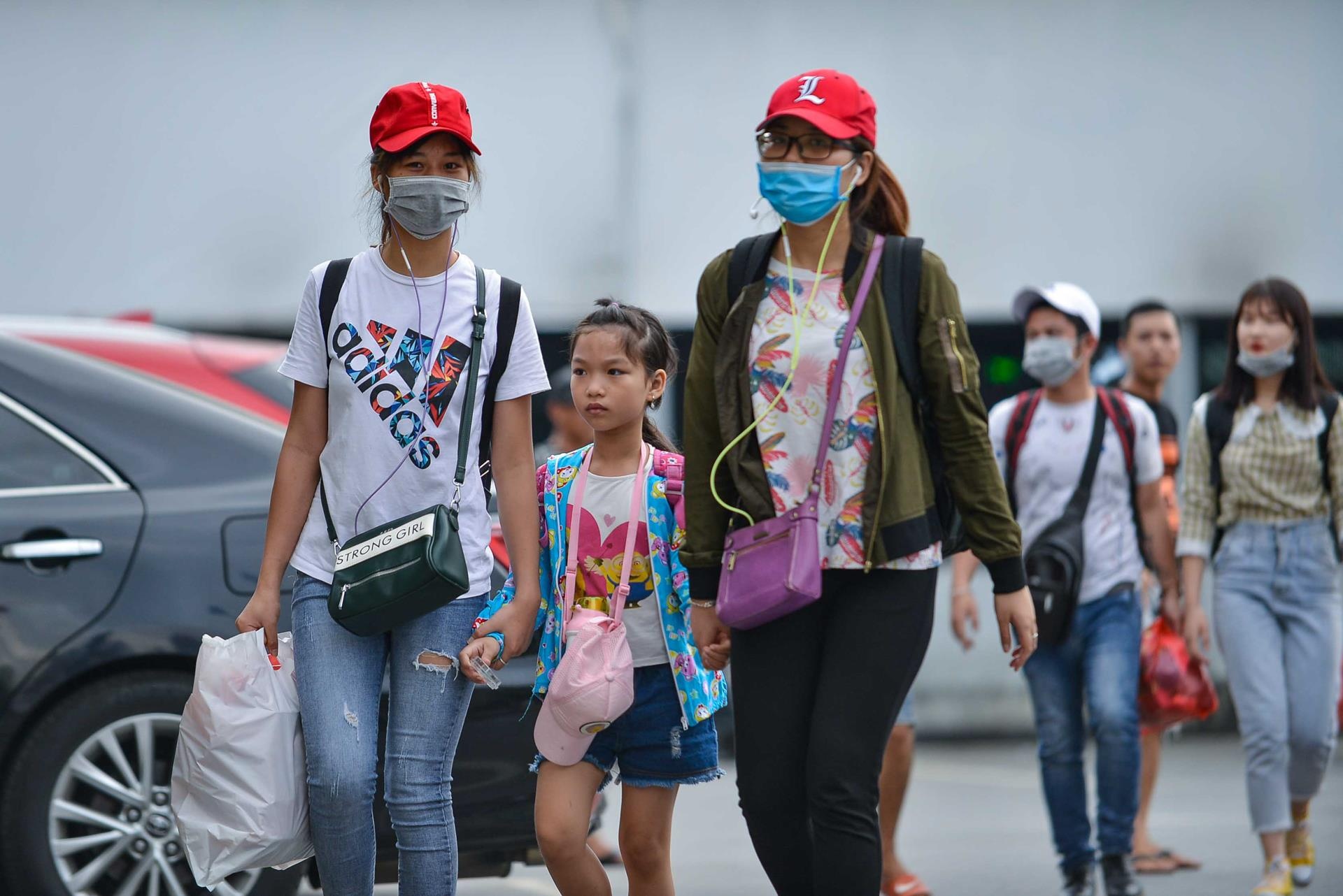 Ben xe phia Nam Ha Noi dong duc anh 10