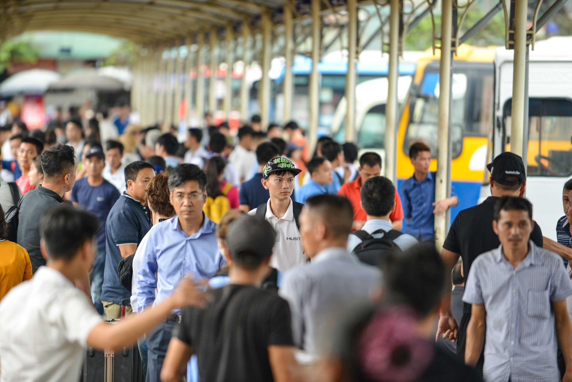 Ben xe phia Nam Ha Noi dong duc anh 1