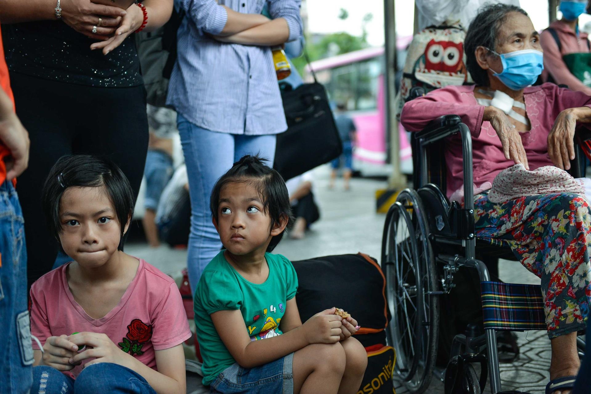 Ben xe phia Nam Ha Noi dong duc anh 5