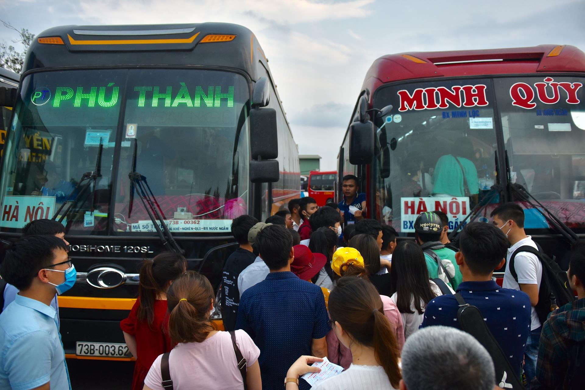 Ben xe phia Nam Ha Noi dong duc anh 9