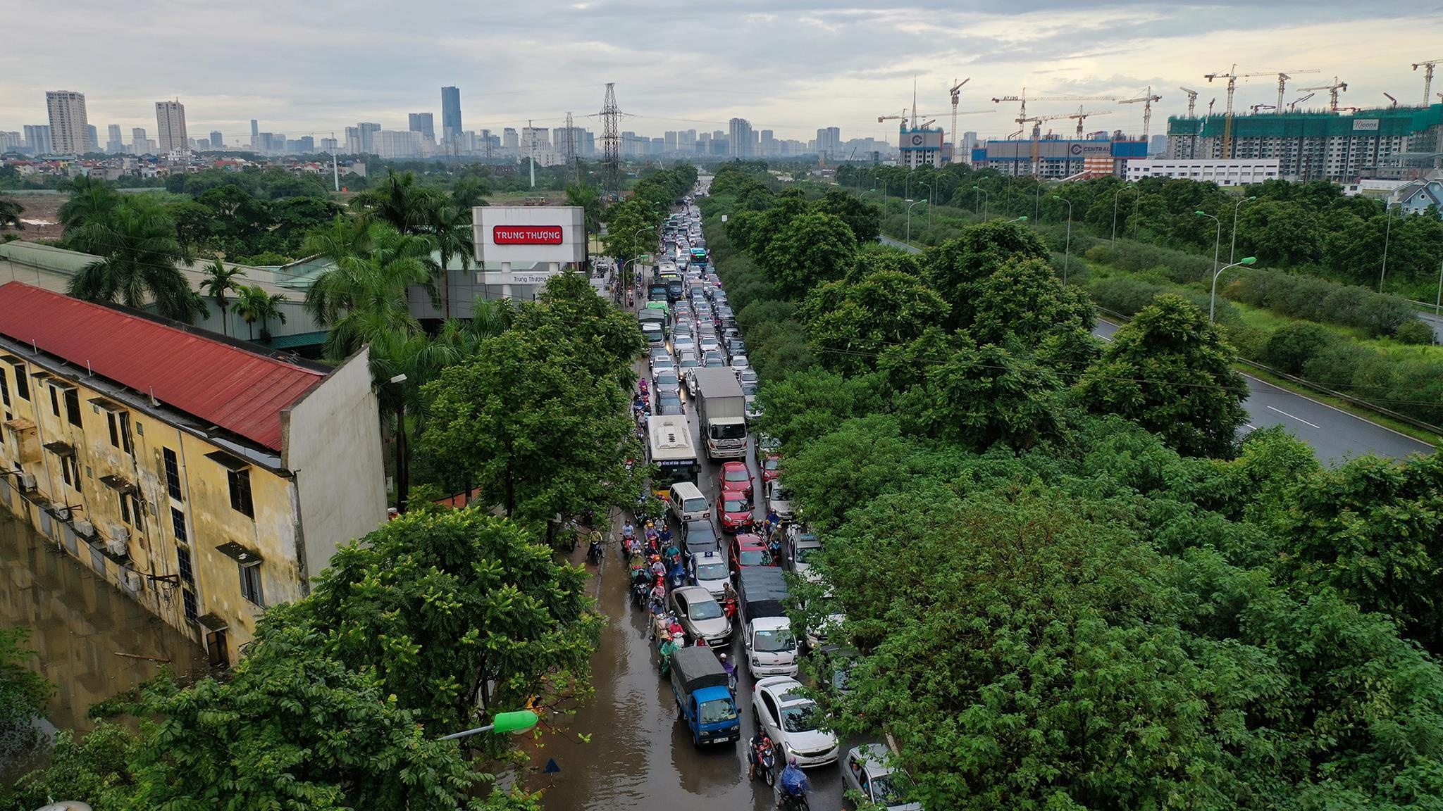 boi thuyen giua khu do thi tien ty anh 2