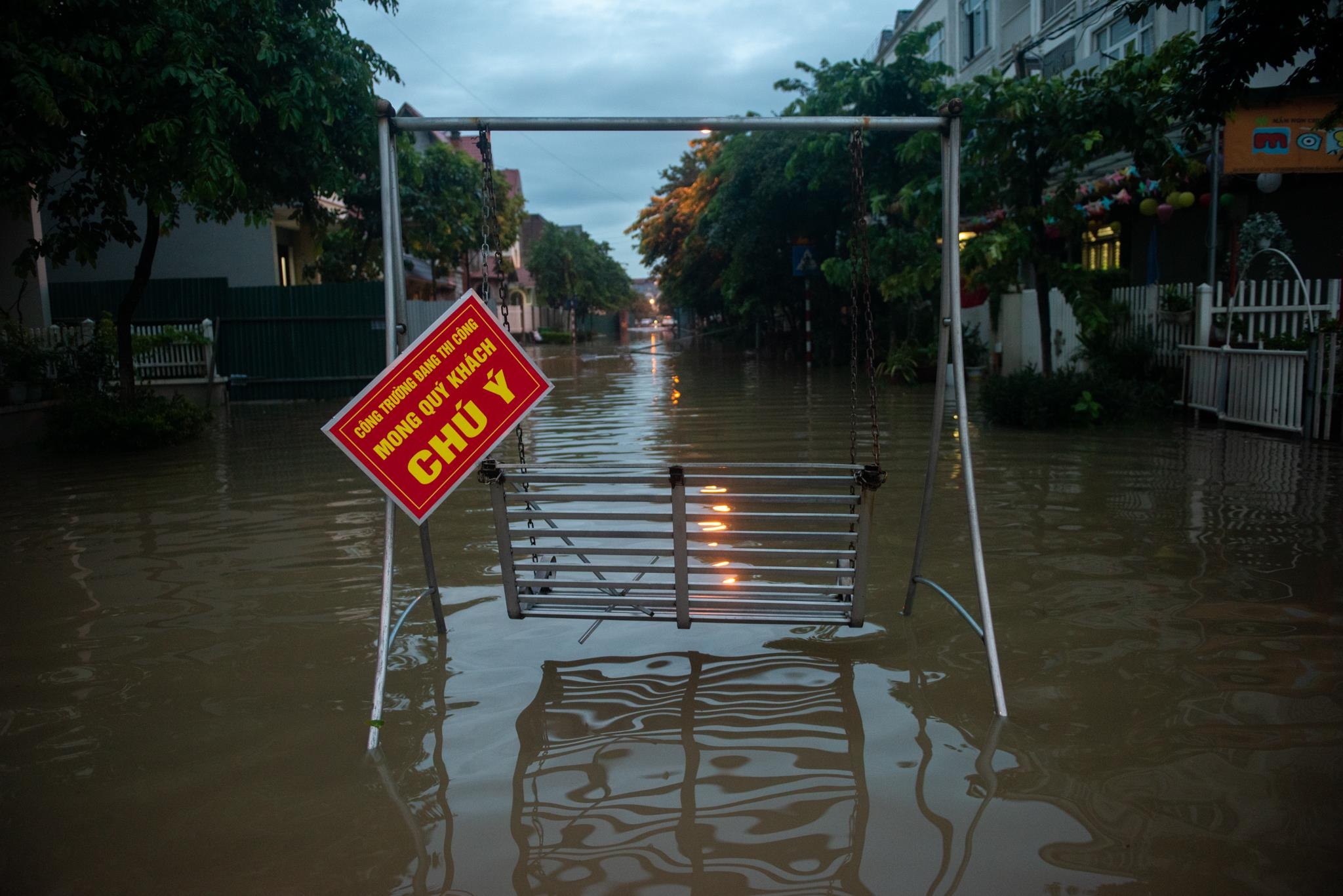 boi thuyen giua khu do thi tien ty anh 12