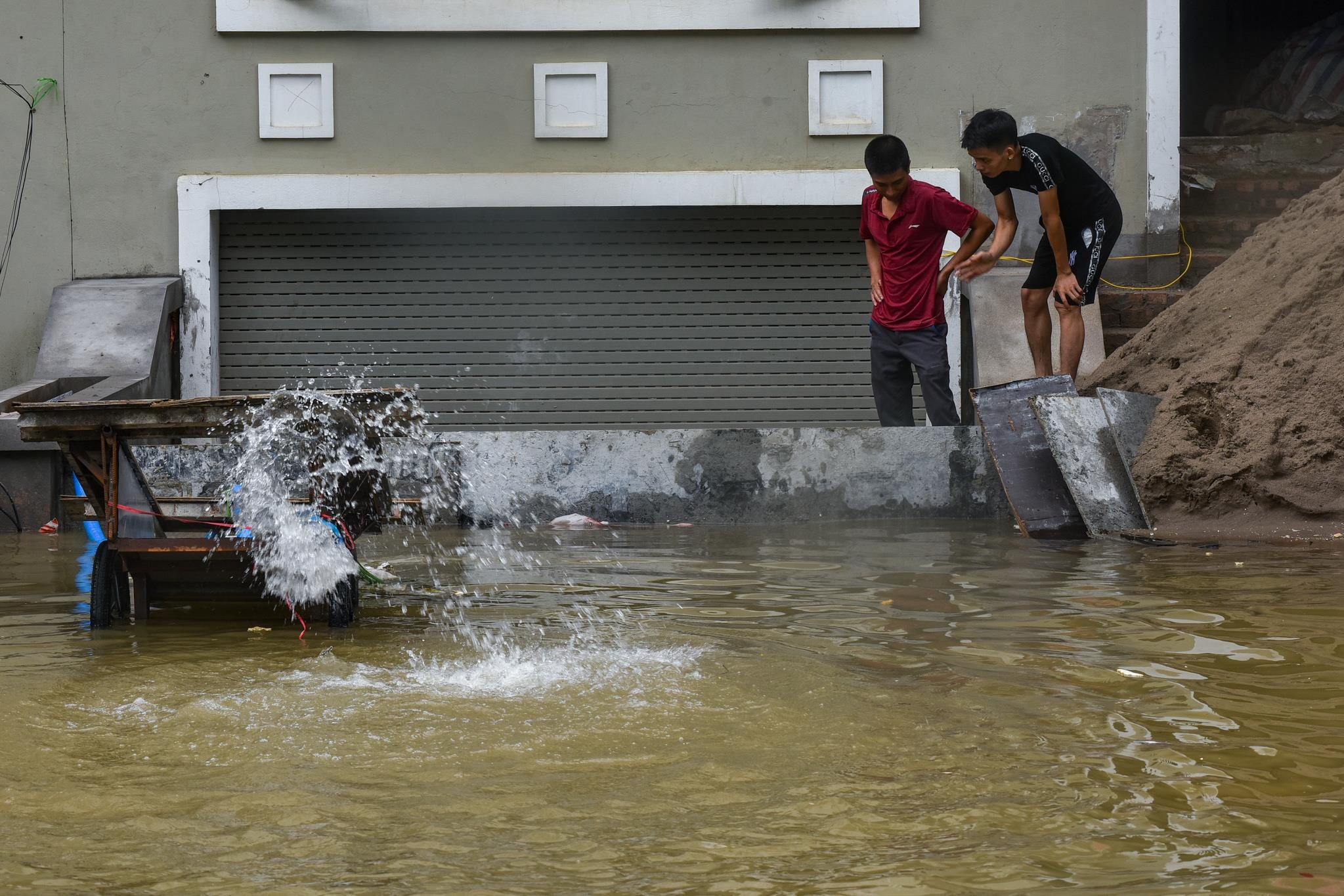 boi thuyen giua khu do thi tien ty anh 14