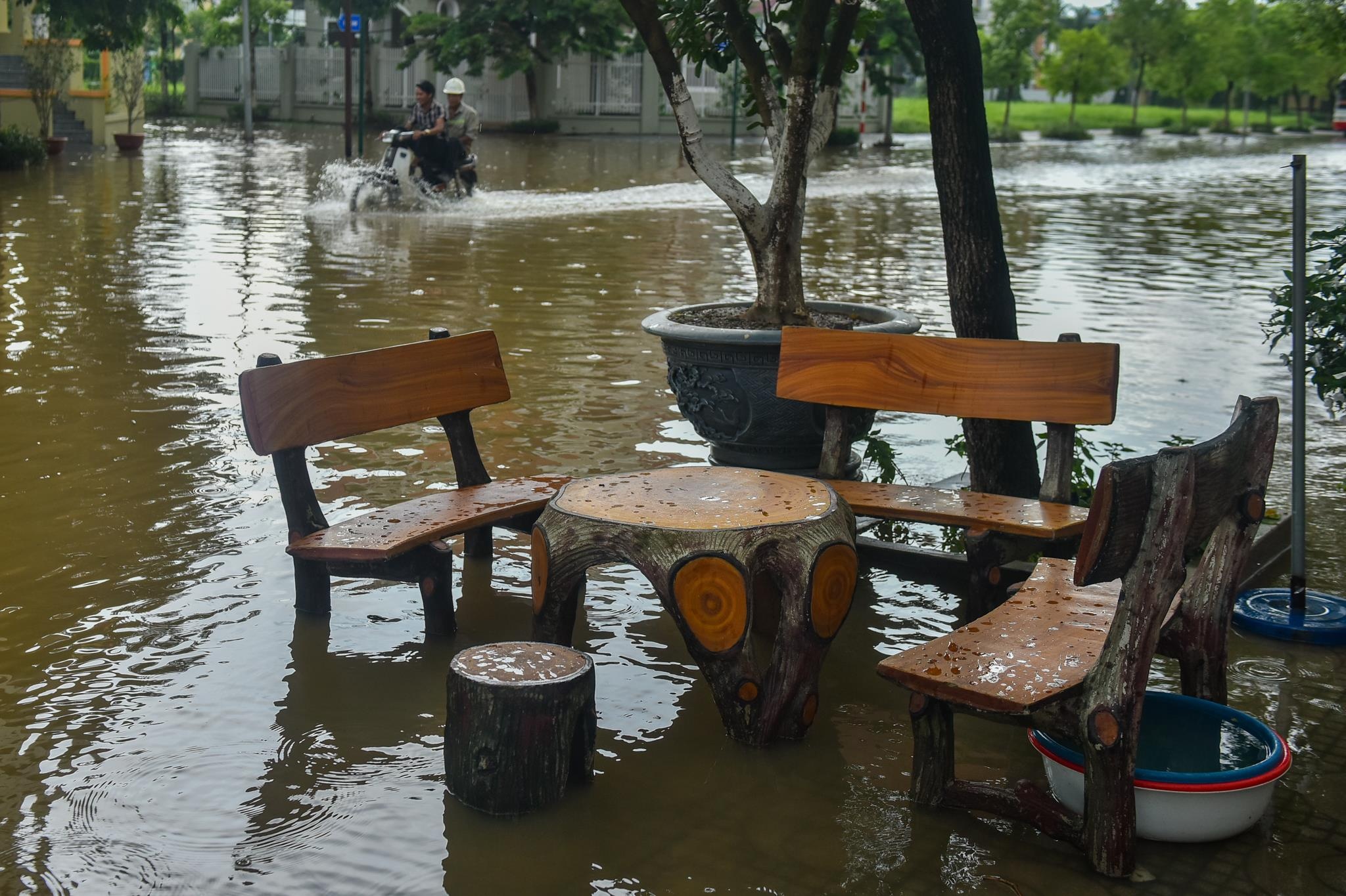 boi thuyen giua khu do thi tien ty anh 6