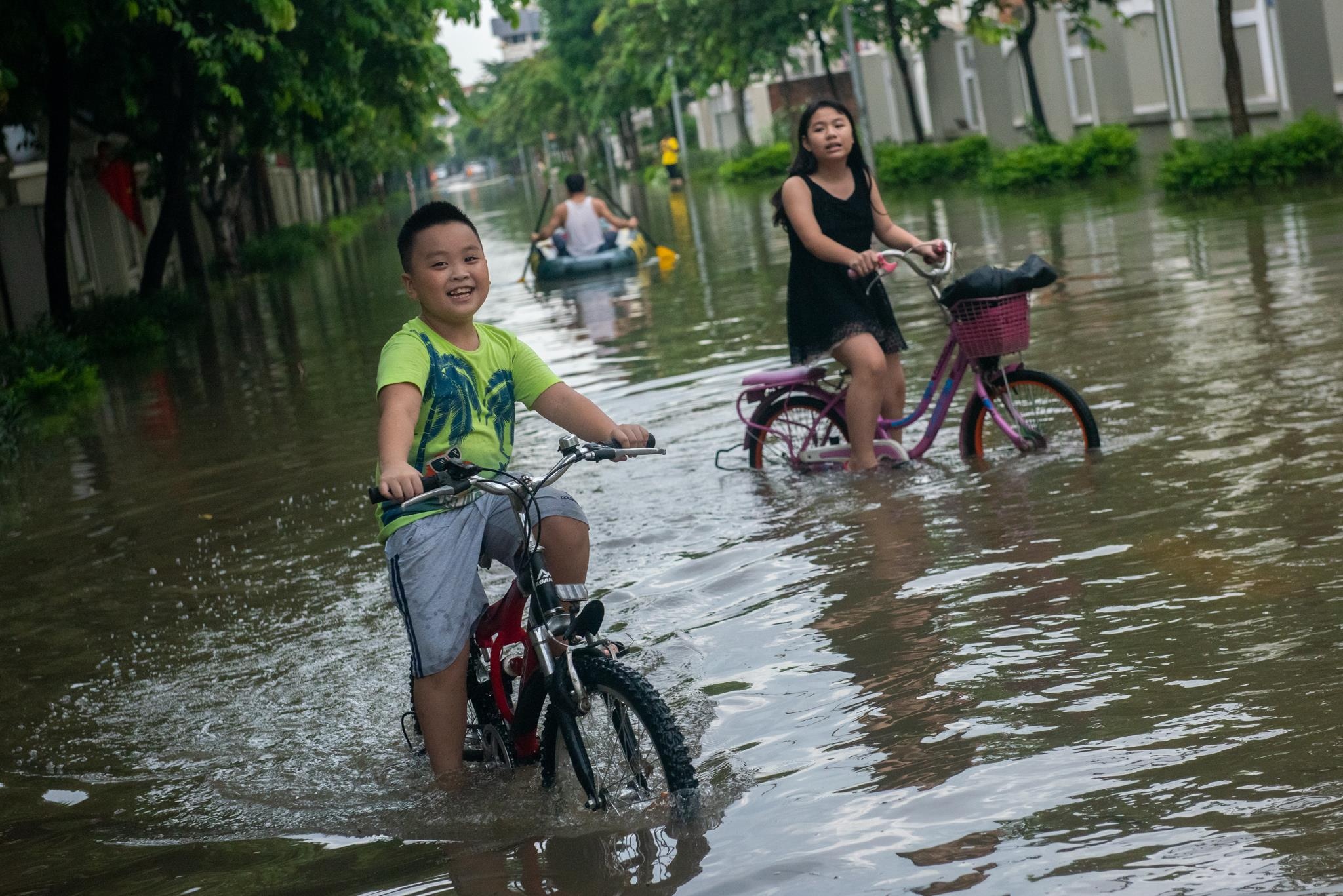 boi thuyen giua khu do thi tien ty anh 9