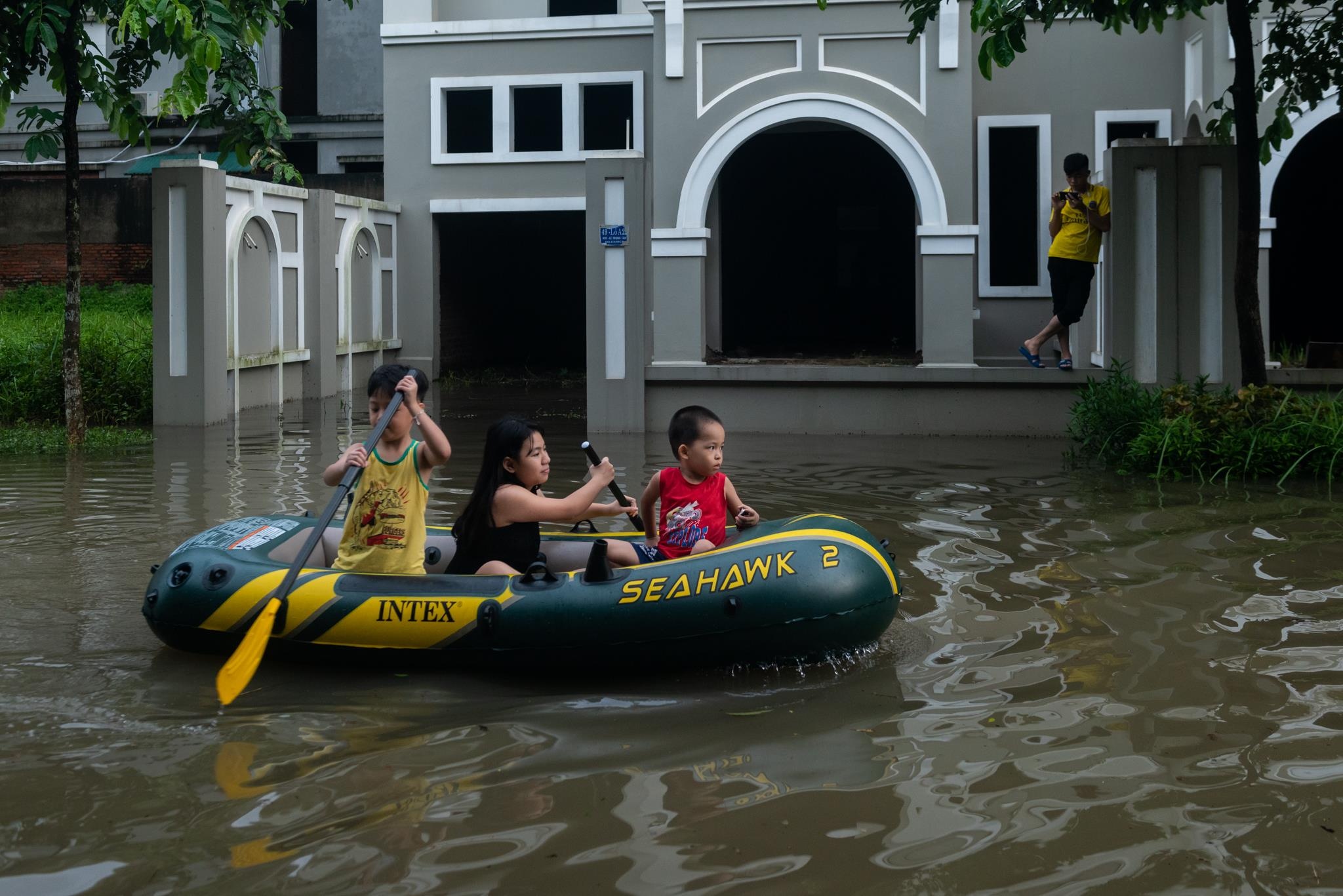 boi thuyen giua khu do thi tien ty anh 10