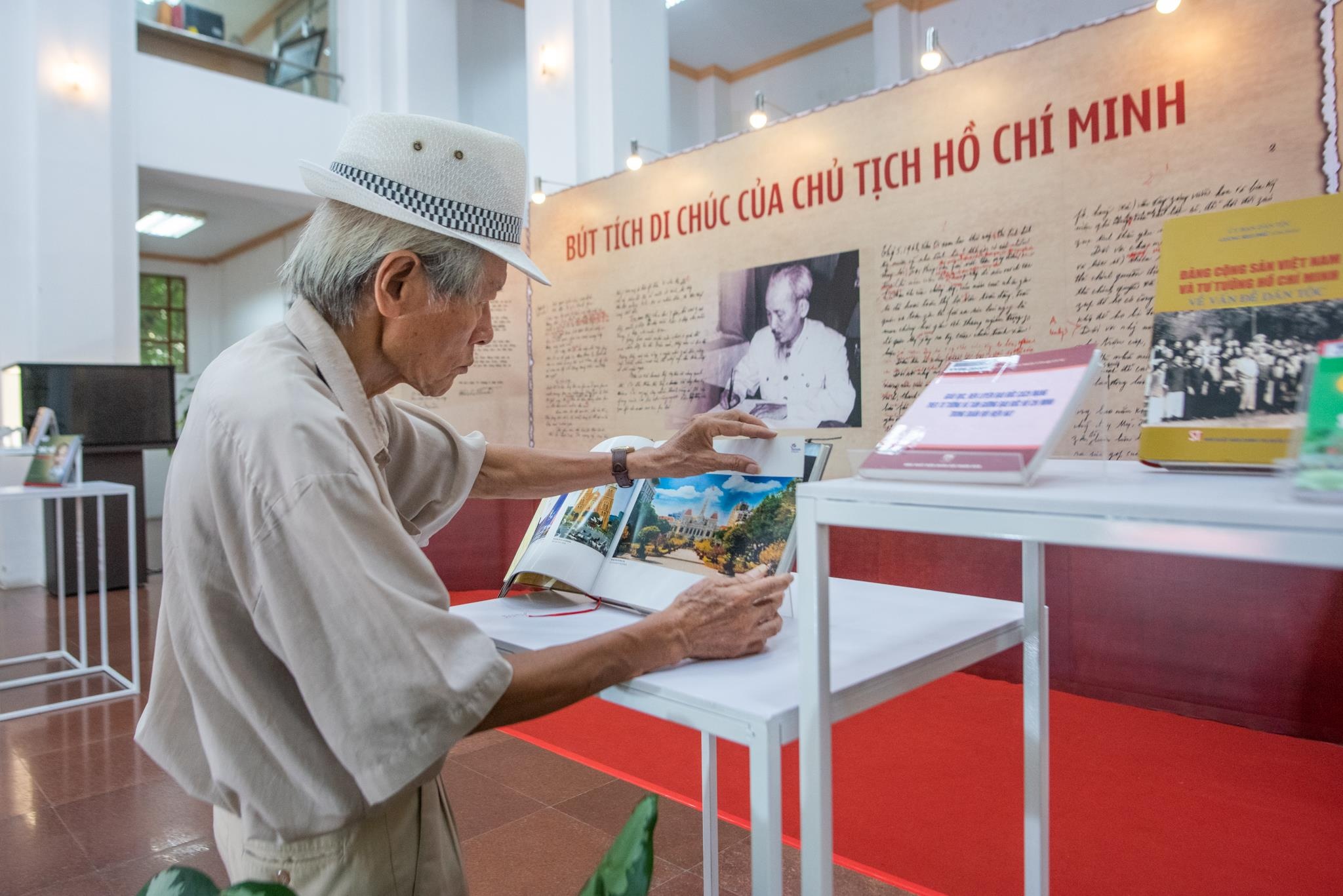 But tich chinh sua Di chuc cua Bac anh 4