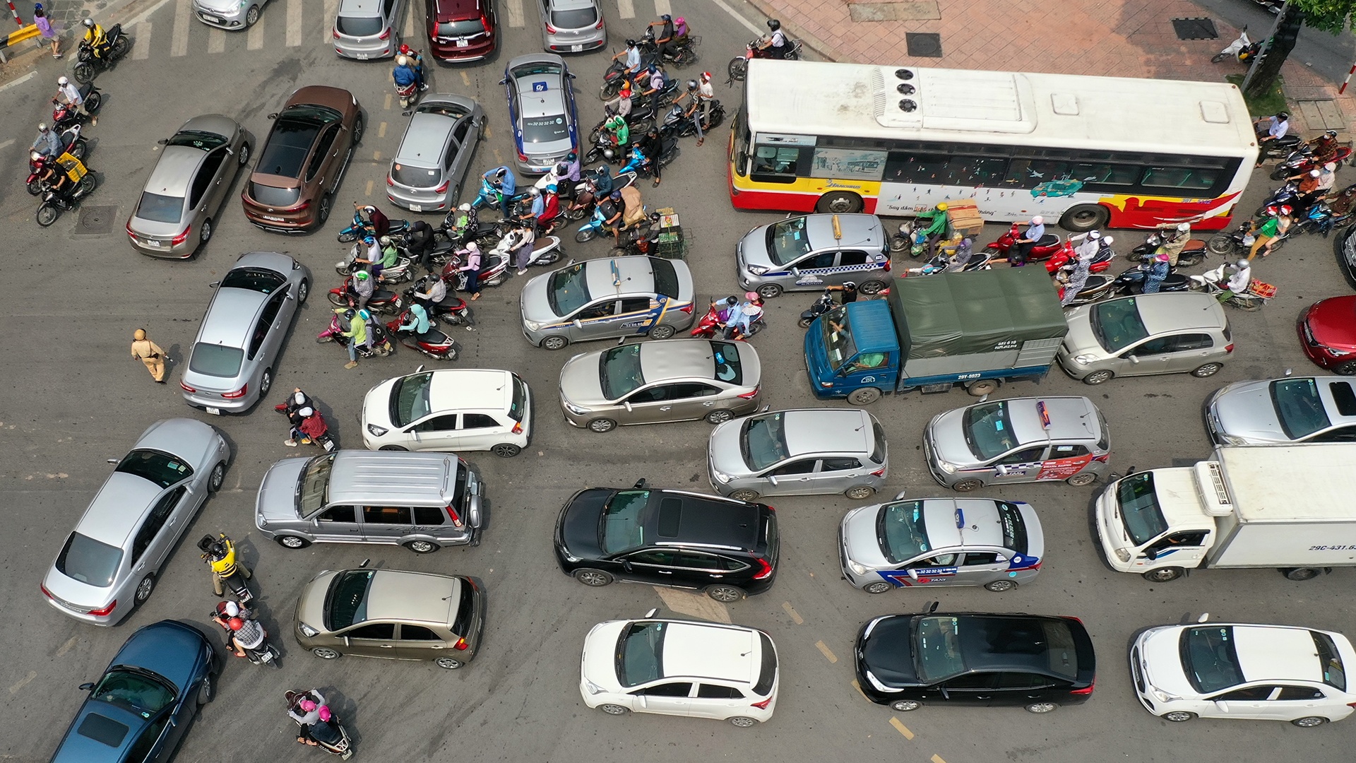 truc xuyen tam Tran Duy Hung - Nguyen Chi Thanh un tac anh 15