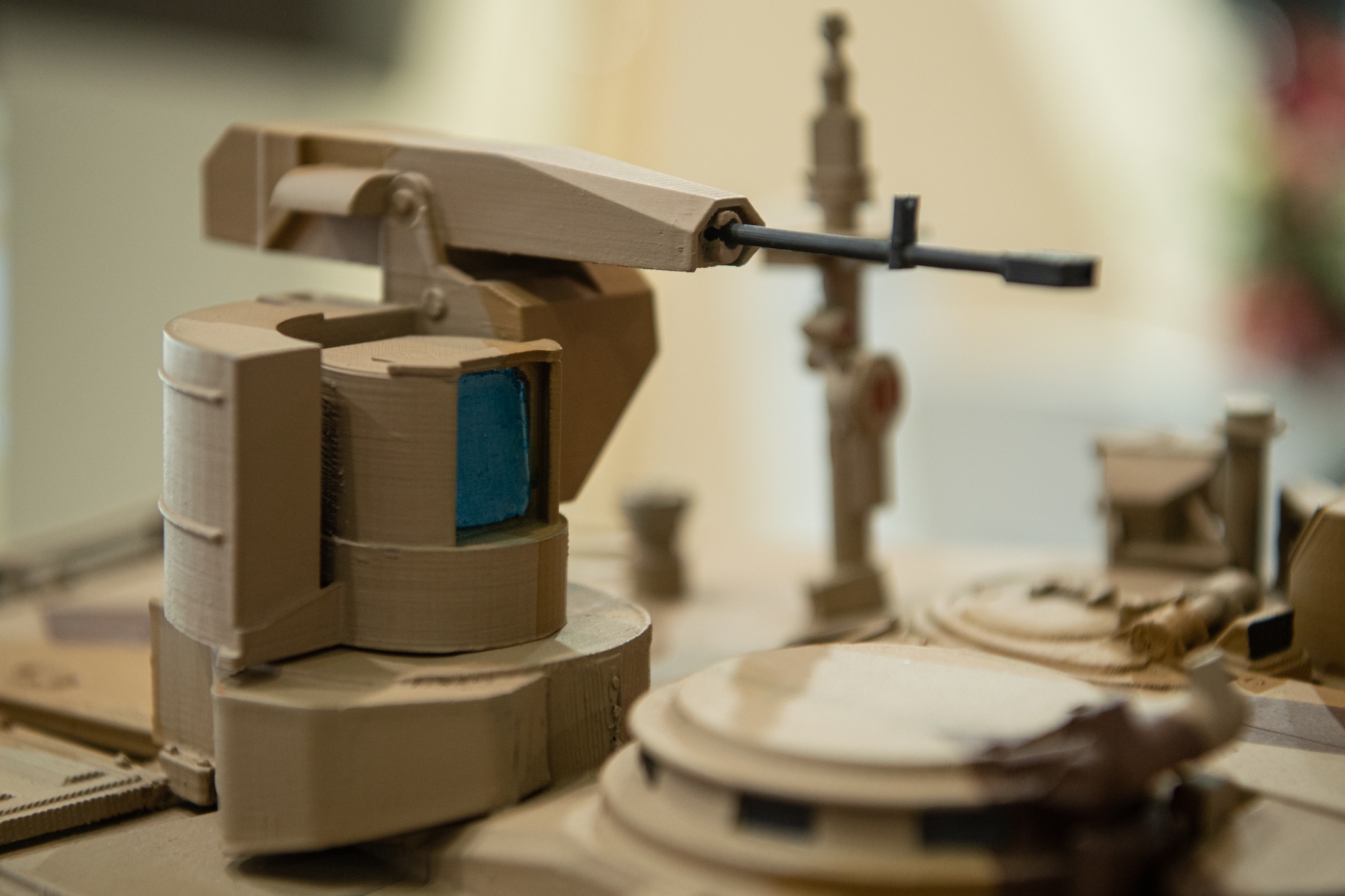 Can canh mo hinh may bay,  xe tang anh 8