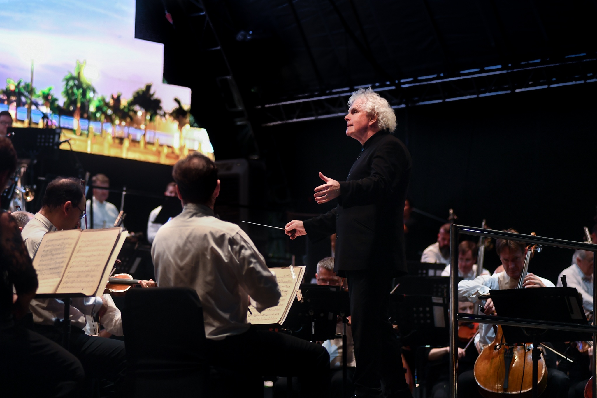 Dan nhac Giao huong London bieu dien tai pho di bo Ho Guom anh 11