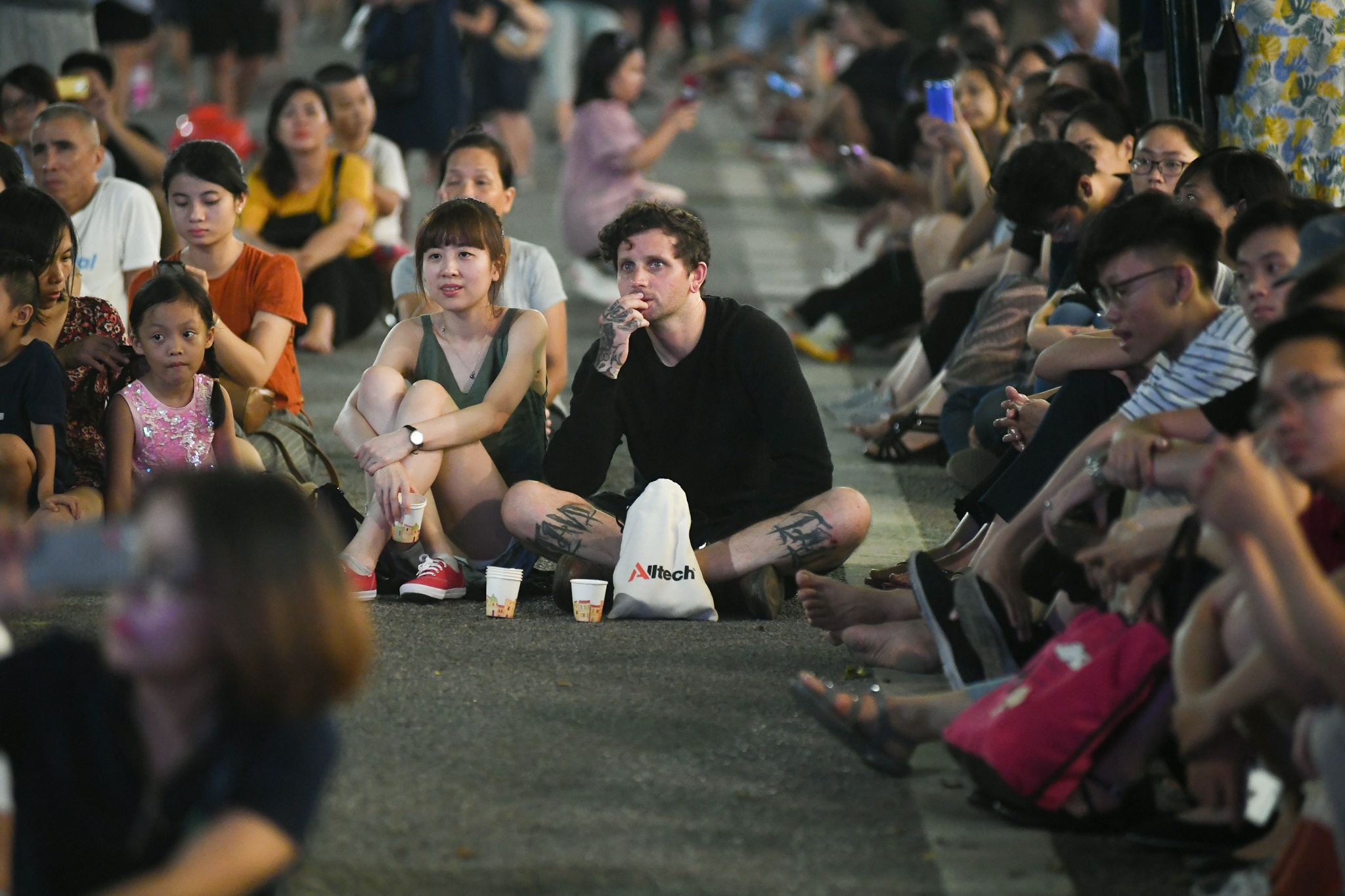 Dan nhac Giao huong London bieu dien tai pho di bo Ho Guom anh 8