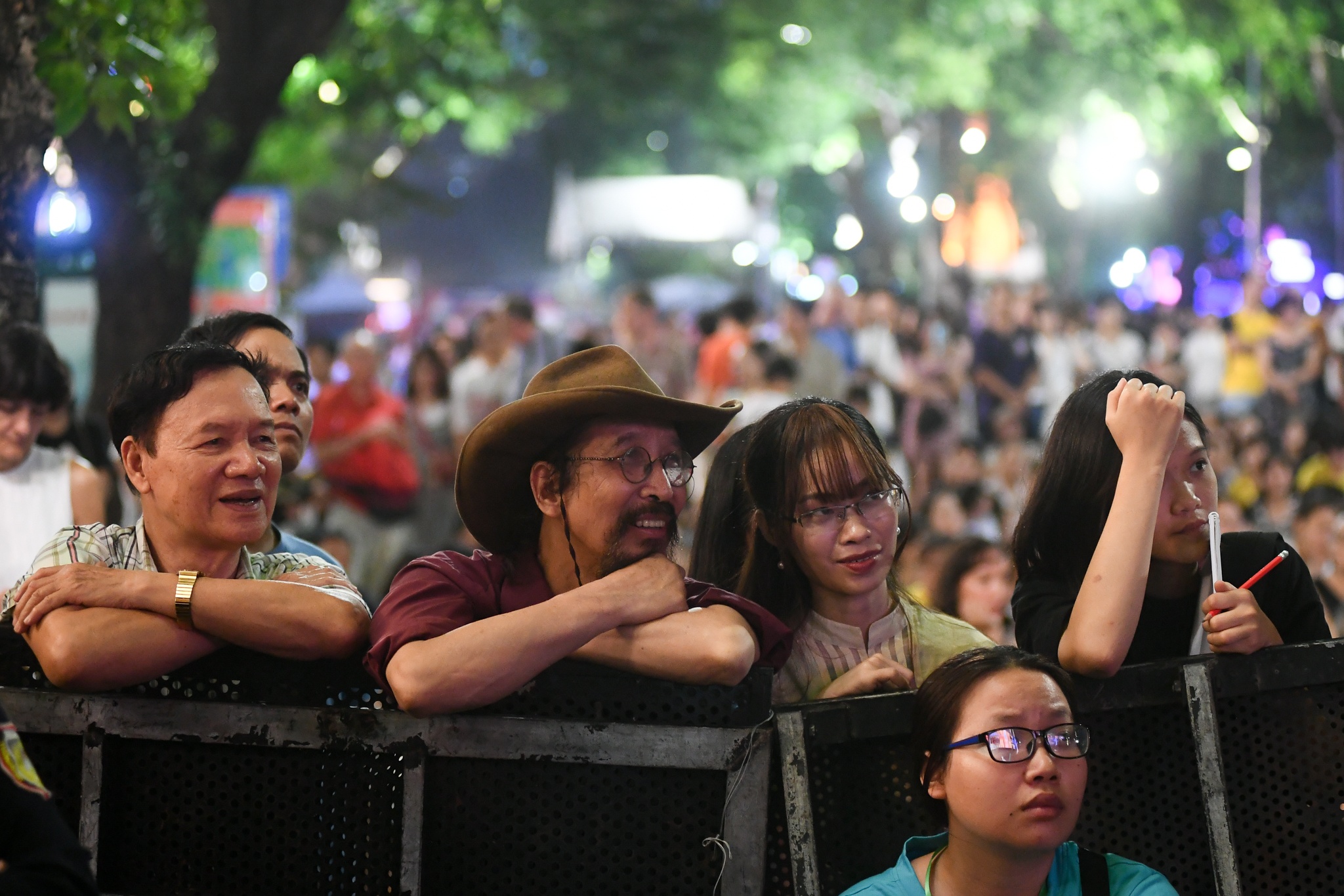 Dan nhac Giao huong London bieu dien tai pho di bo Ho Guom anh 9