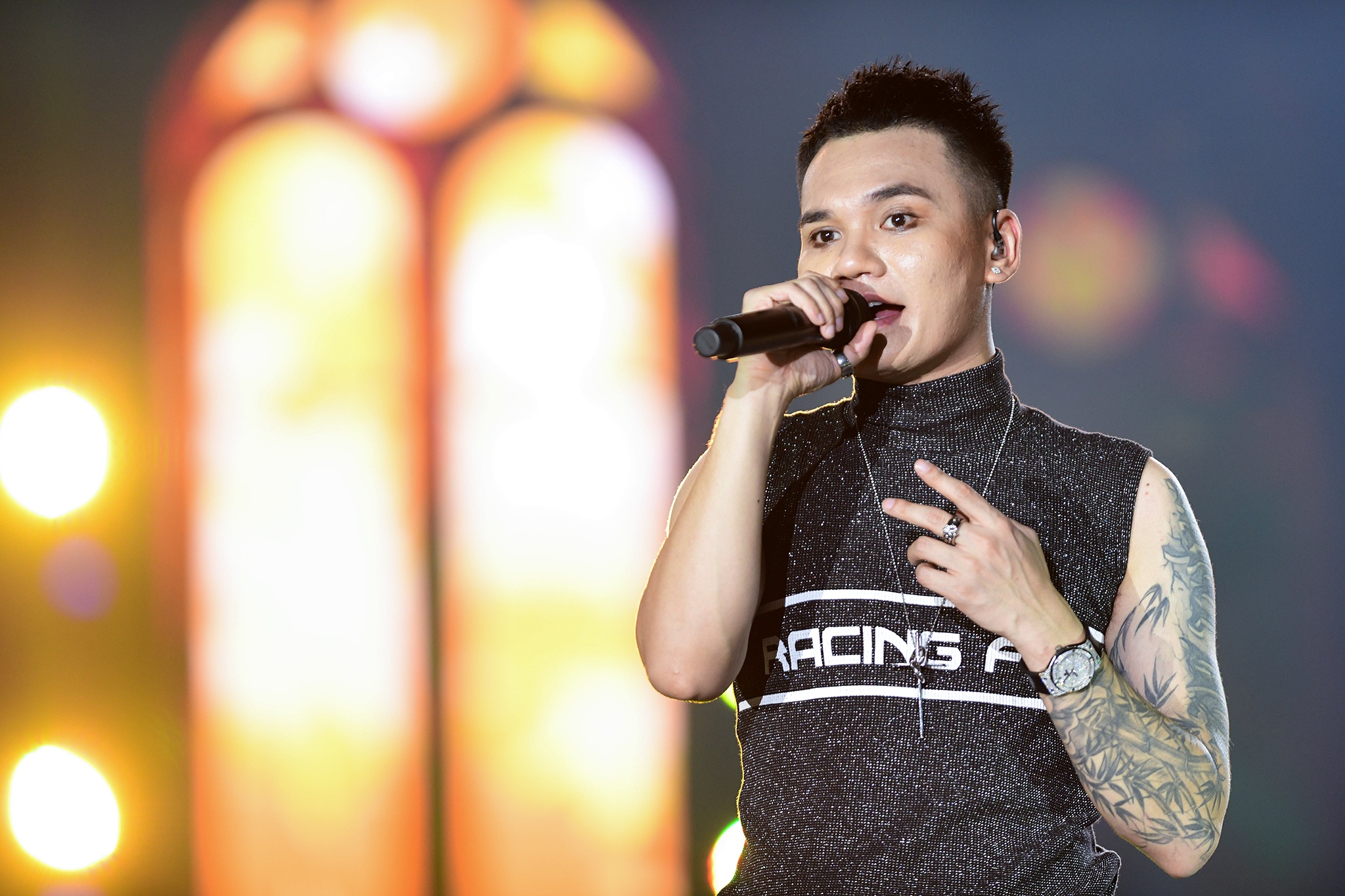 show Khac Viet 10 nam anh 4