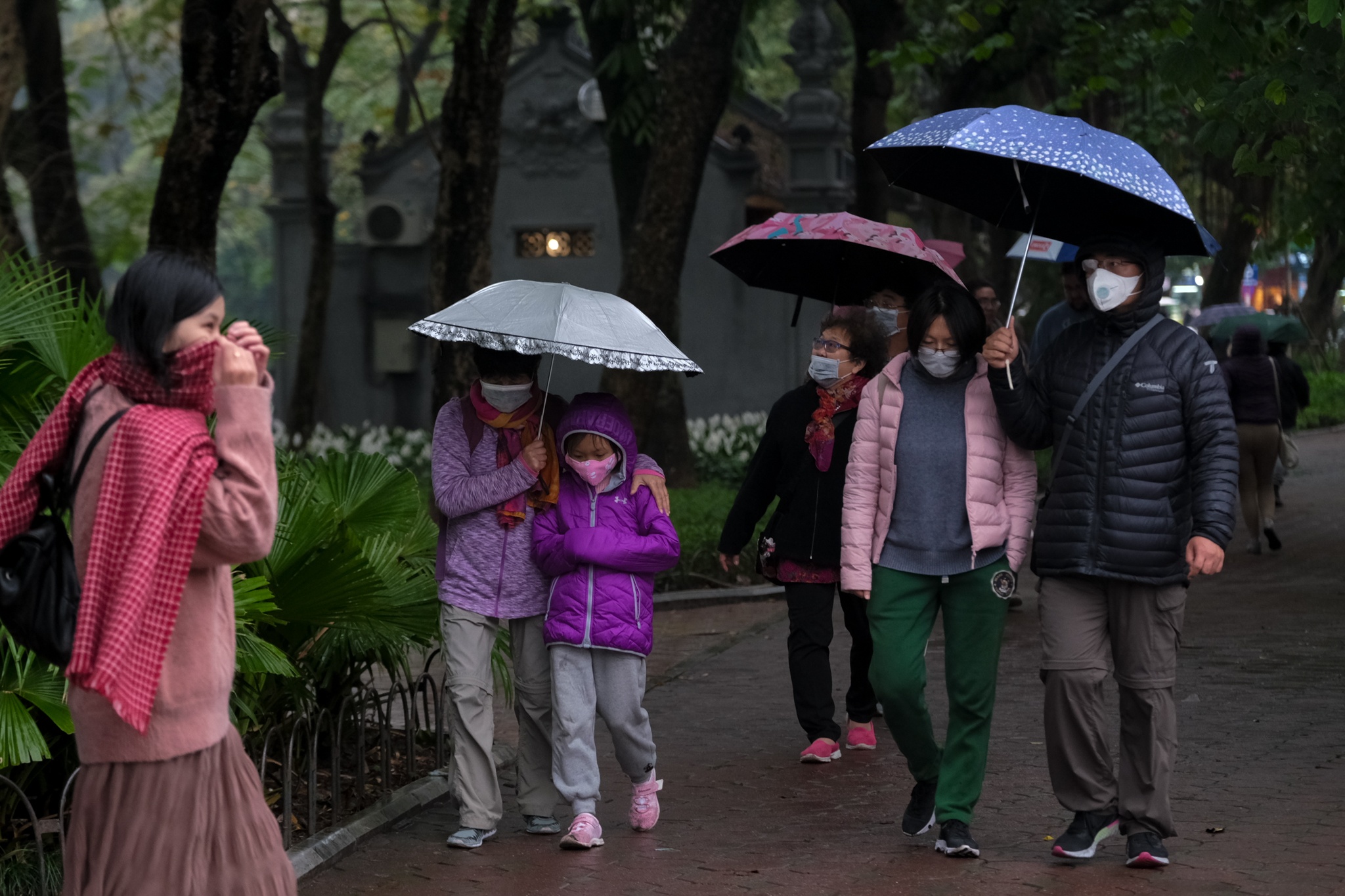 Đóng cửa cầu Thê Húc đón khách ảnh 4 Dong cua cau The Huc don khach anh 4