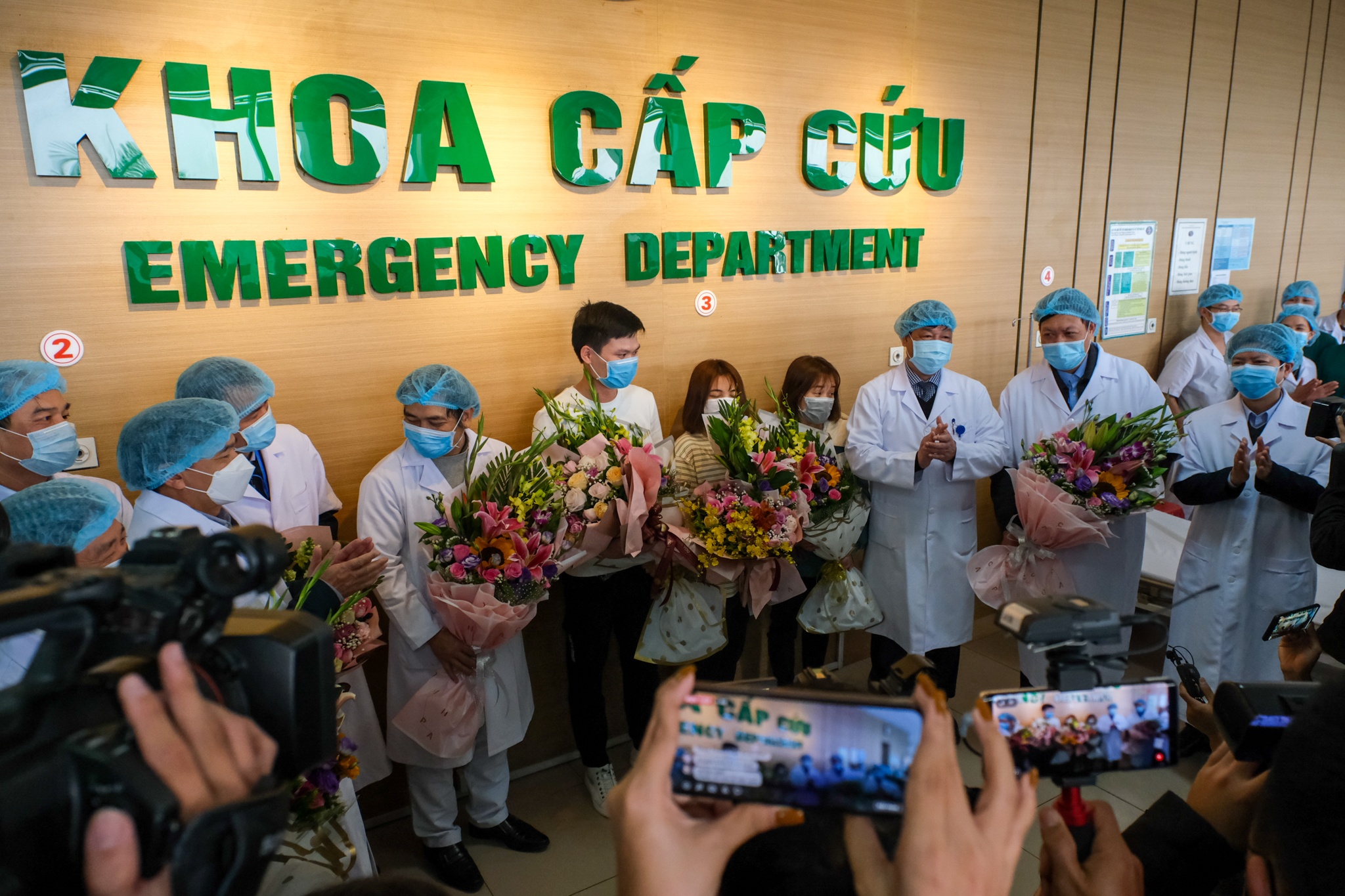 3 benh nhan xuat vien anh 2