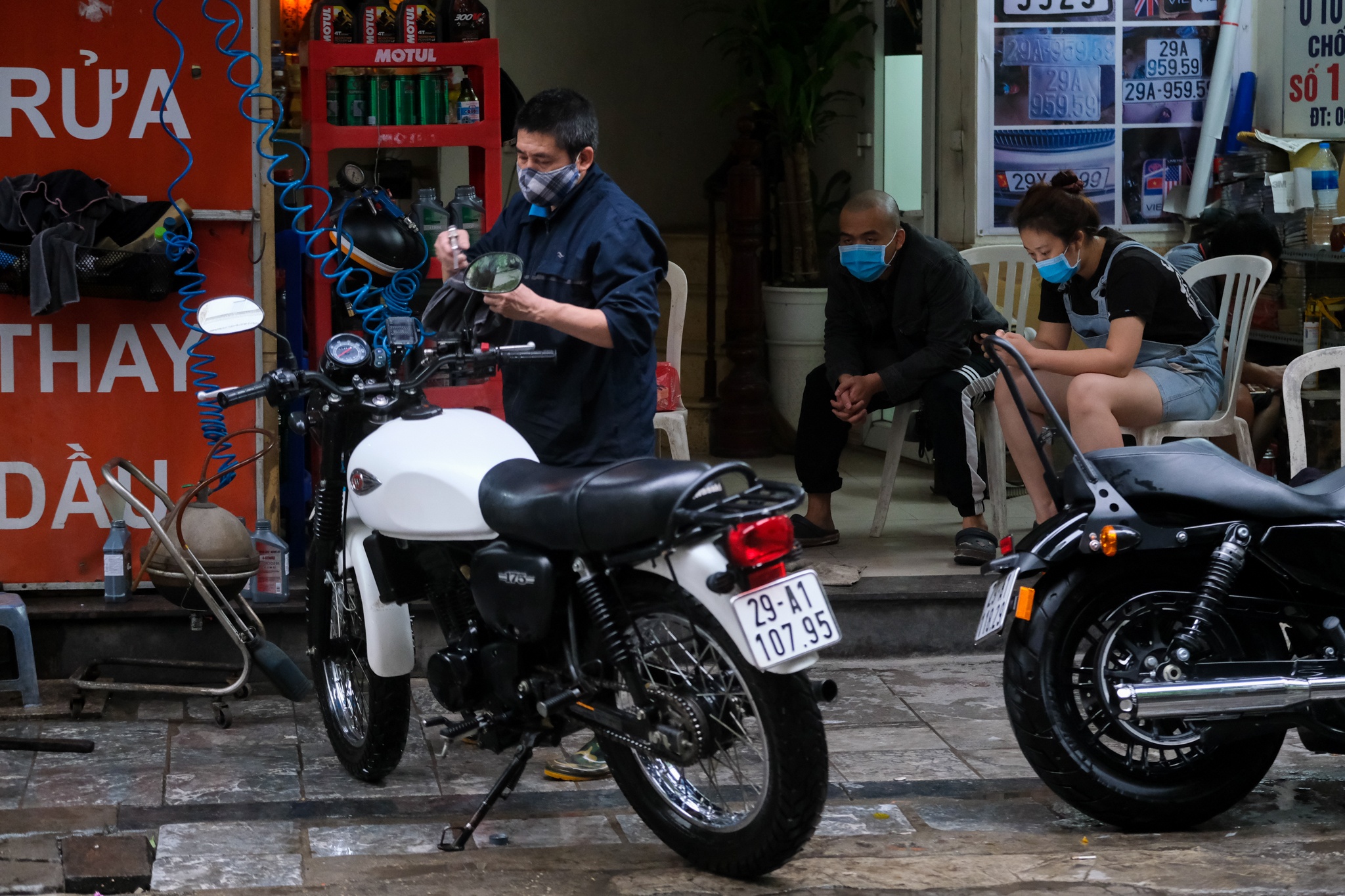 Ong chu lam thay nhan vien anh 3