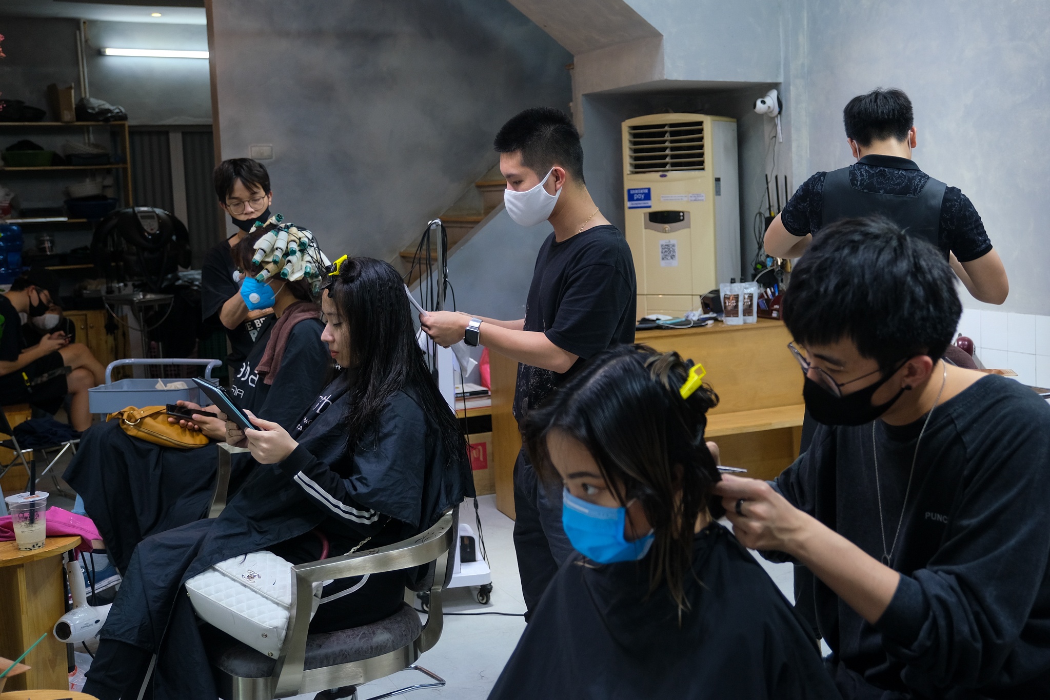 Ong chu lam thay nhan vien anh 4