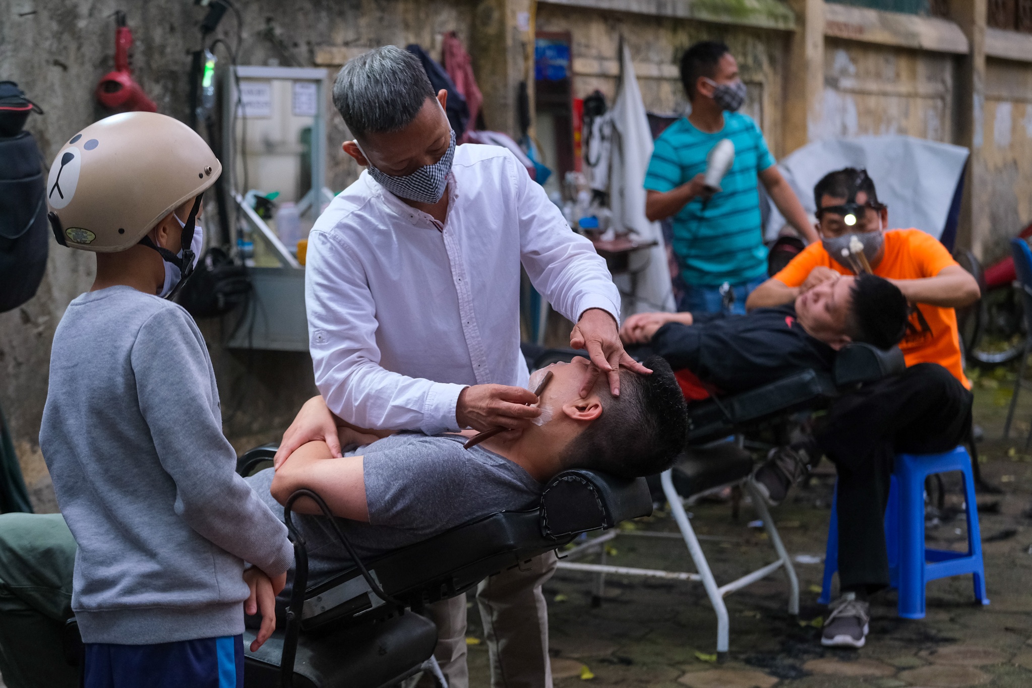 Ong chu lam thay nhan vien anh 7