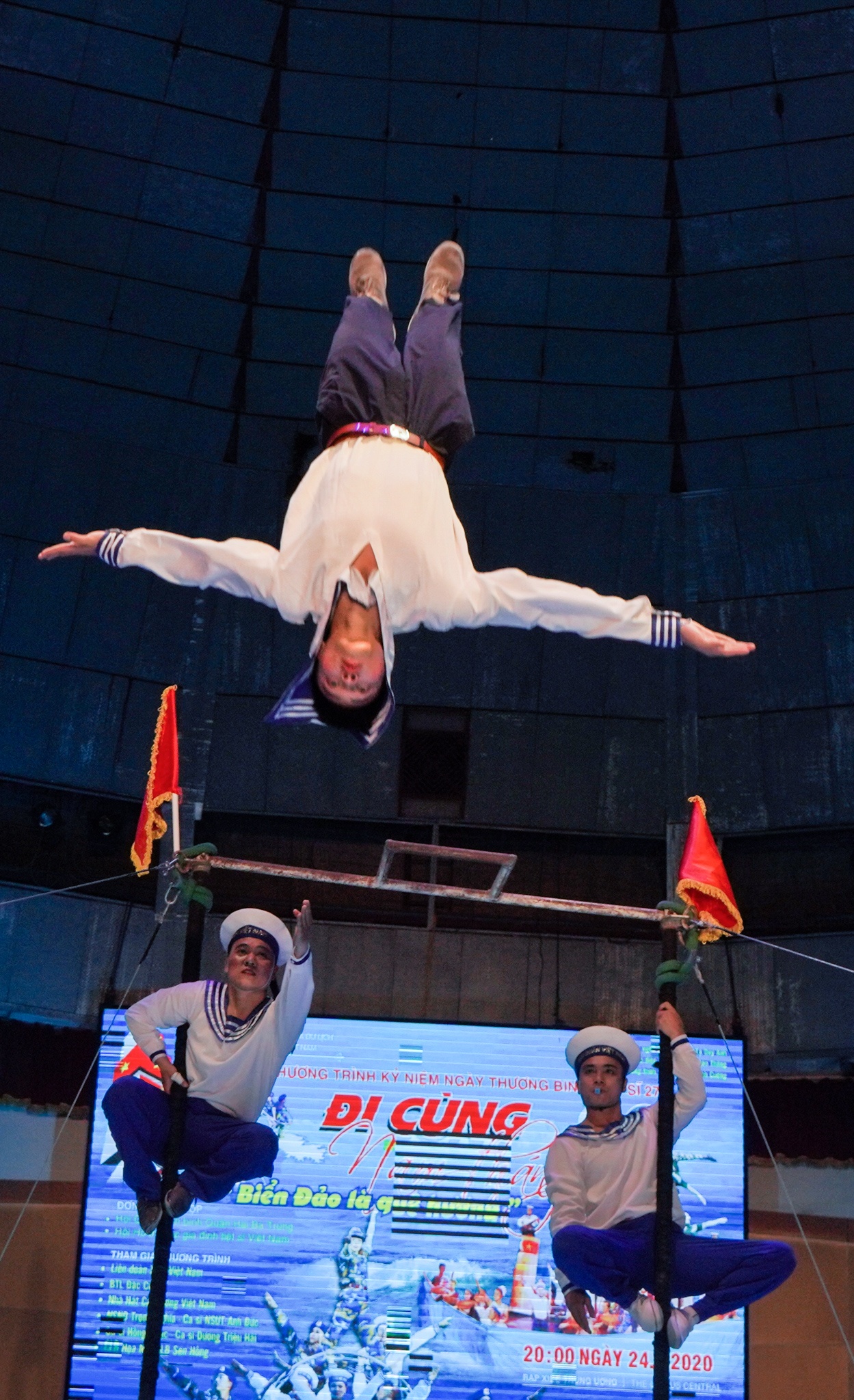 Di cung nam thang so 3 anh 2