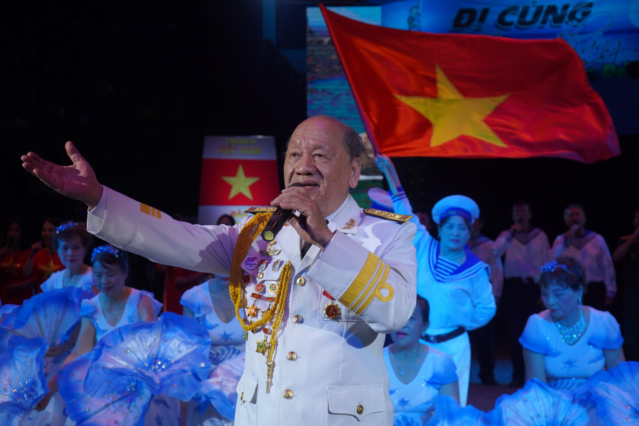 Di cung nam thang so 3 anh 8