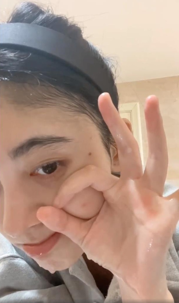 Cuc Tinh Y dao keo anh 1