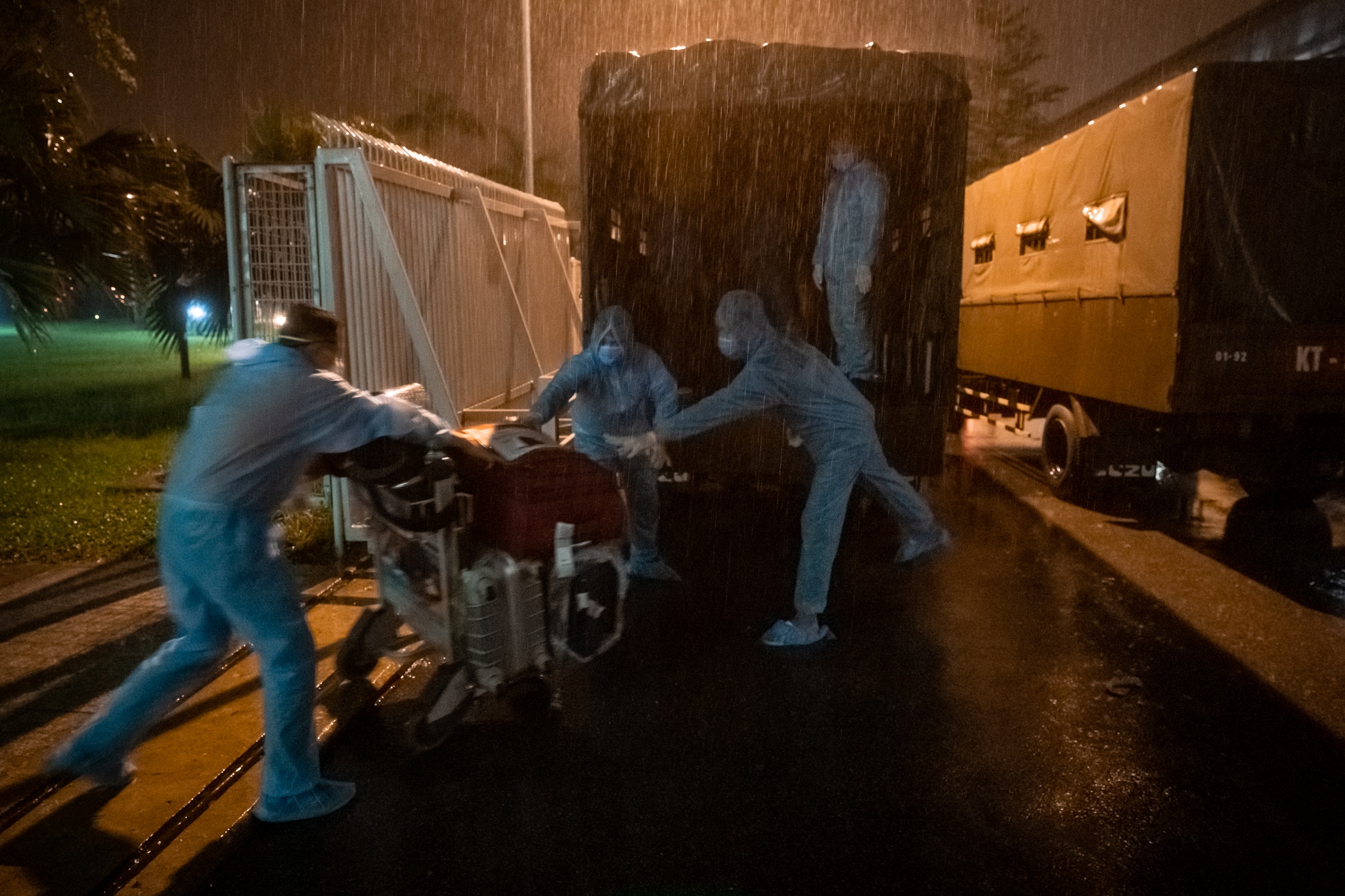 Don cong dan Viet Nam tu My tro ve khu cach ly anh 5