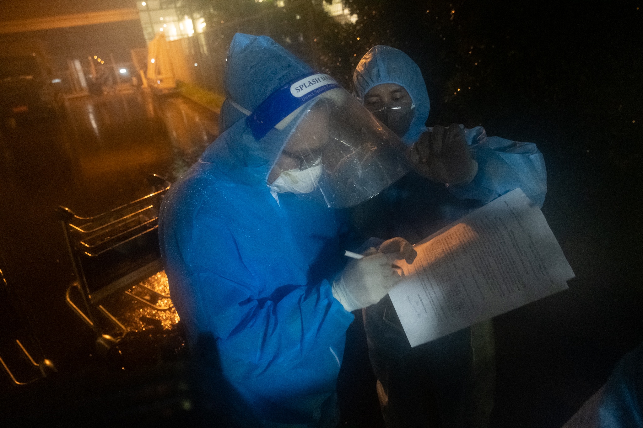 Don cong dan Viet Nam tu My tro ve khu cach ly anh 6