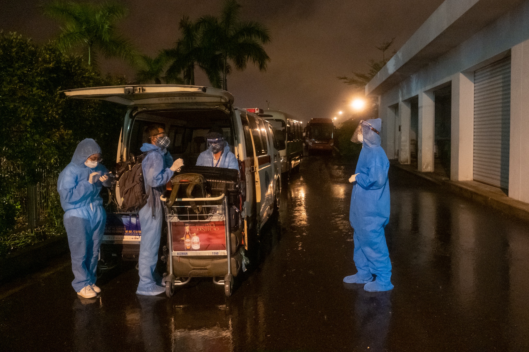 Don cong dan Viet Nam tu My tro ve khu cach ly anh 7