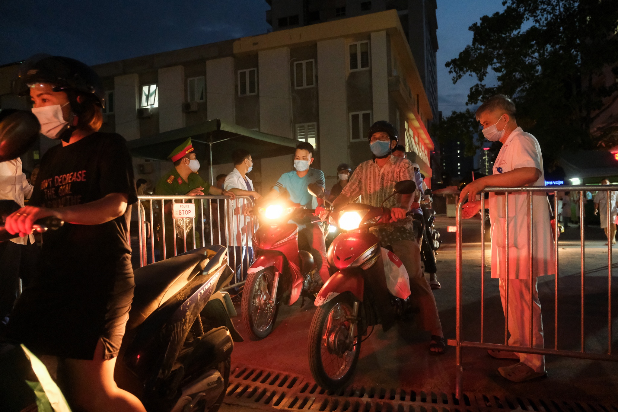 Benh vien E do phong toa anh 9