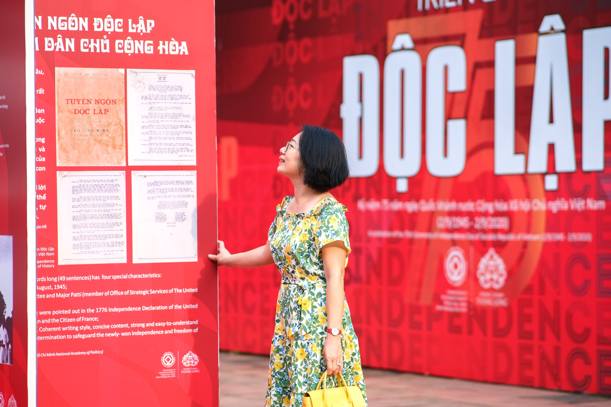 trien lam Doc lap anh 9