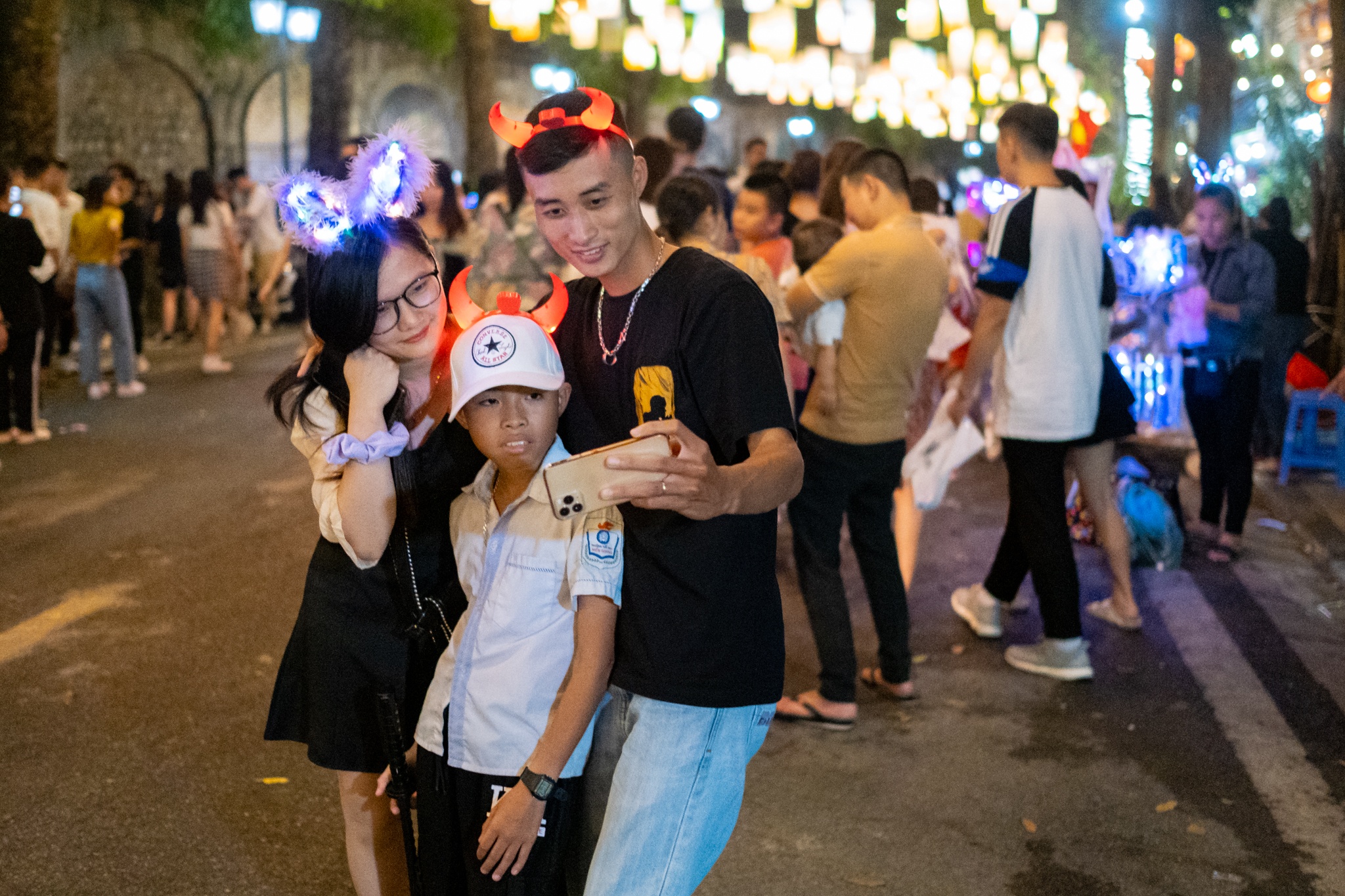 Pho Hang Ma nhon nhip trong con mua lon anh 4