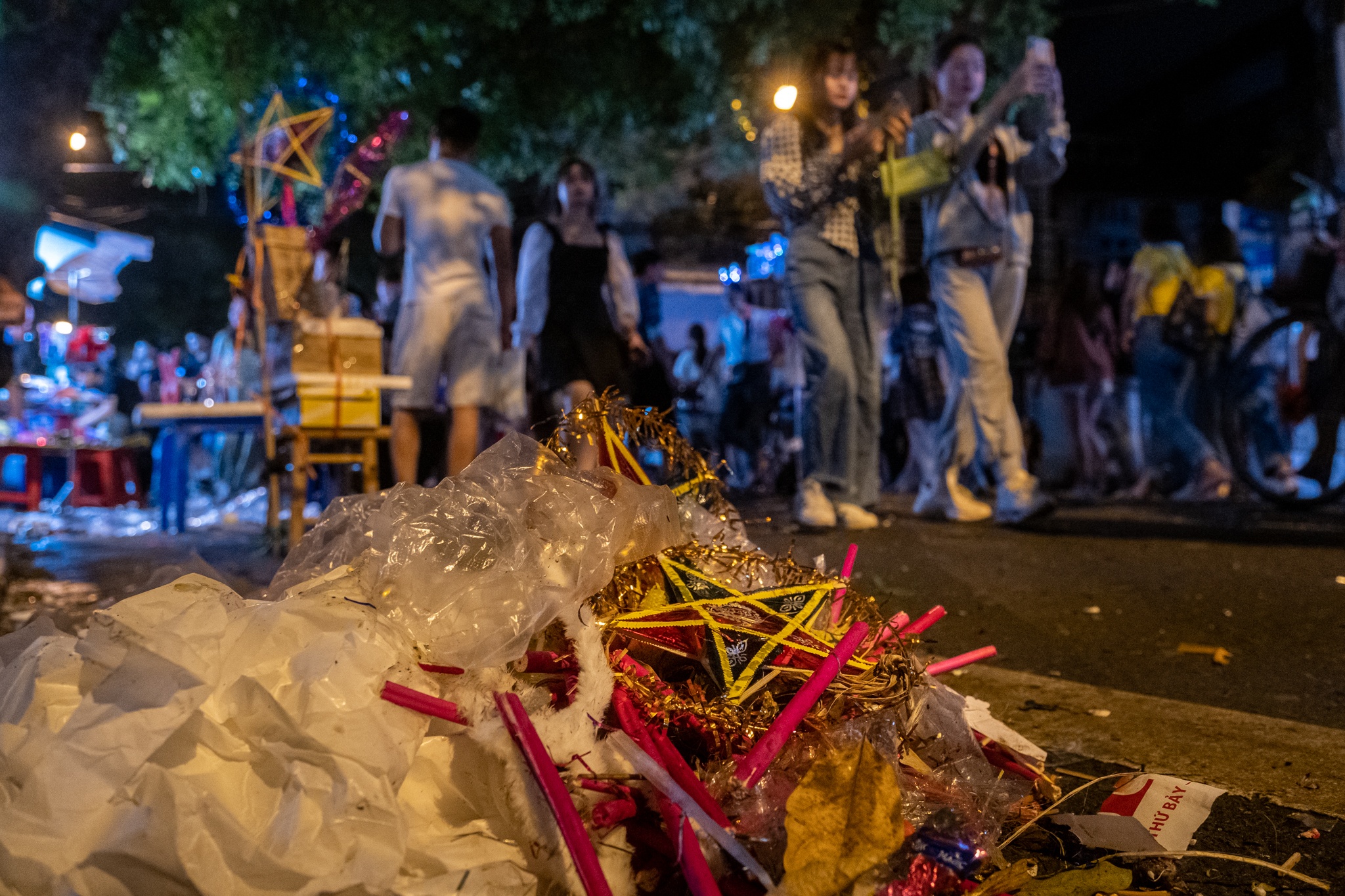 Cho Trung Thu ngap trong rac anh 3