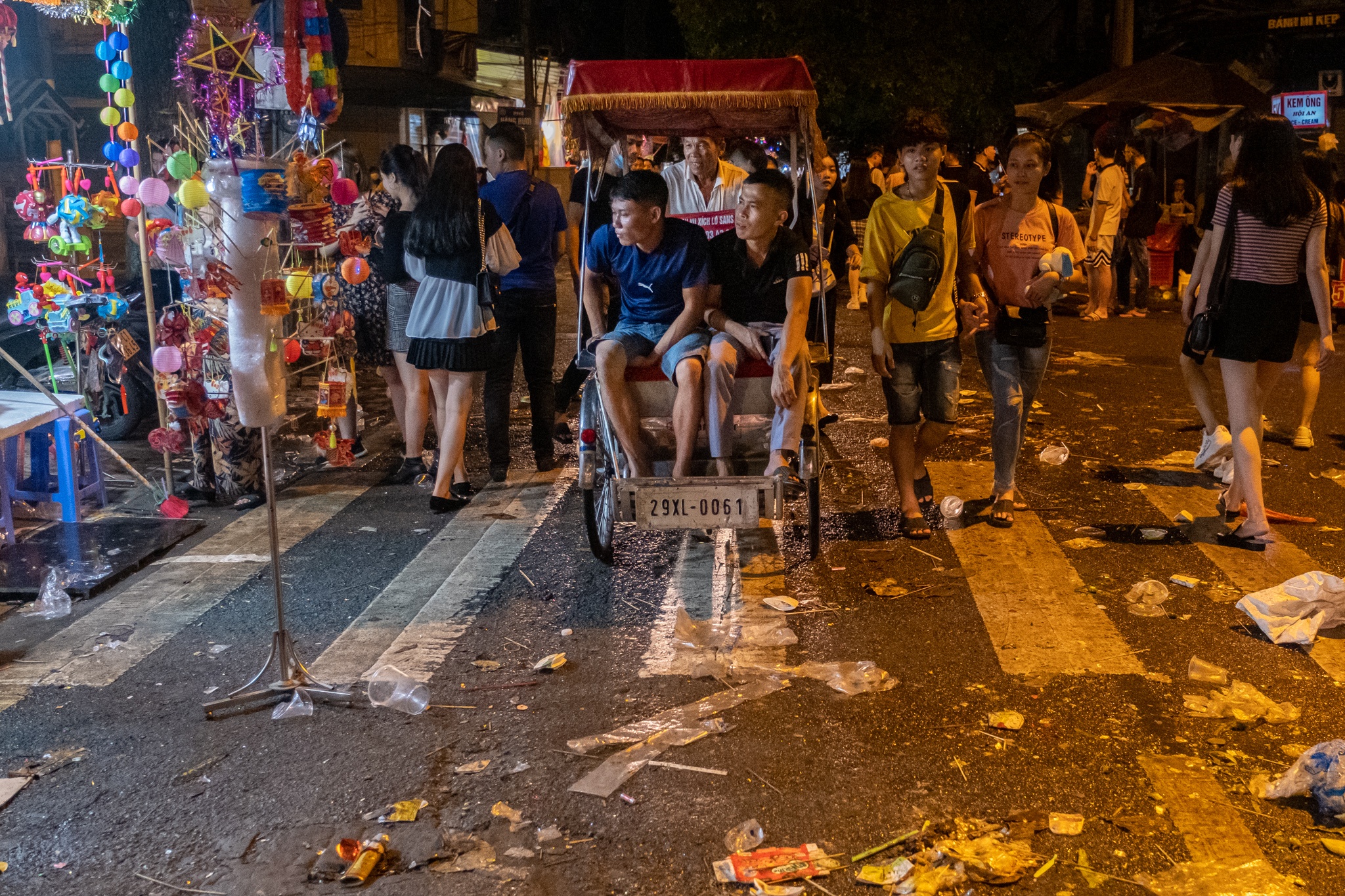 Cho Trung Thu ngap trong rac anh 5