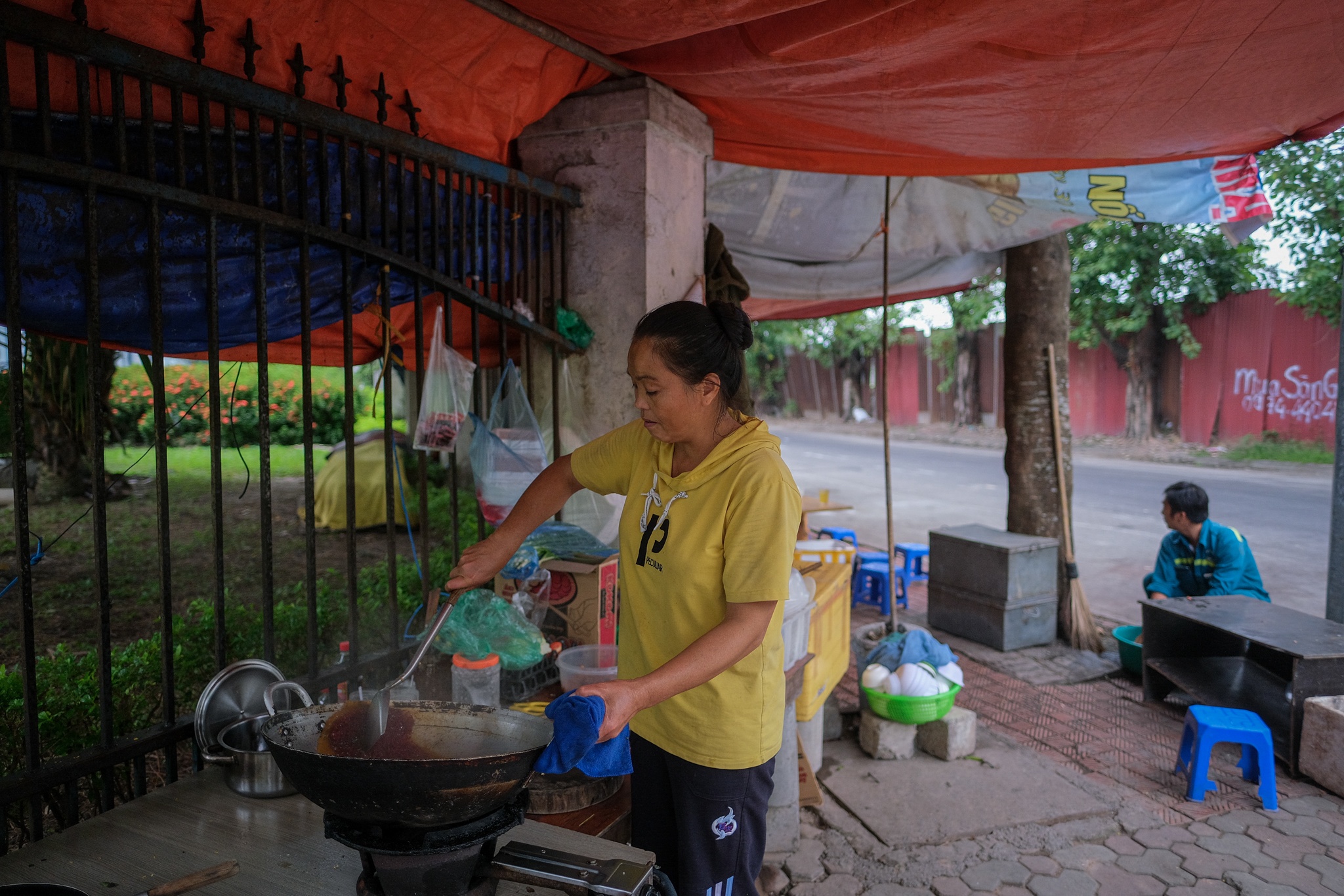 Rac tran ngap pho Ha Noi anh 9