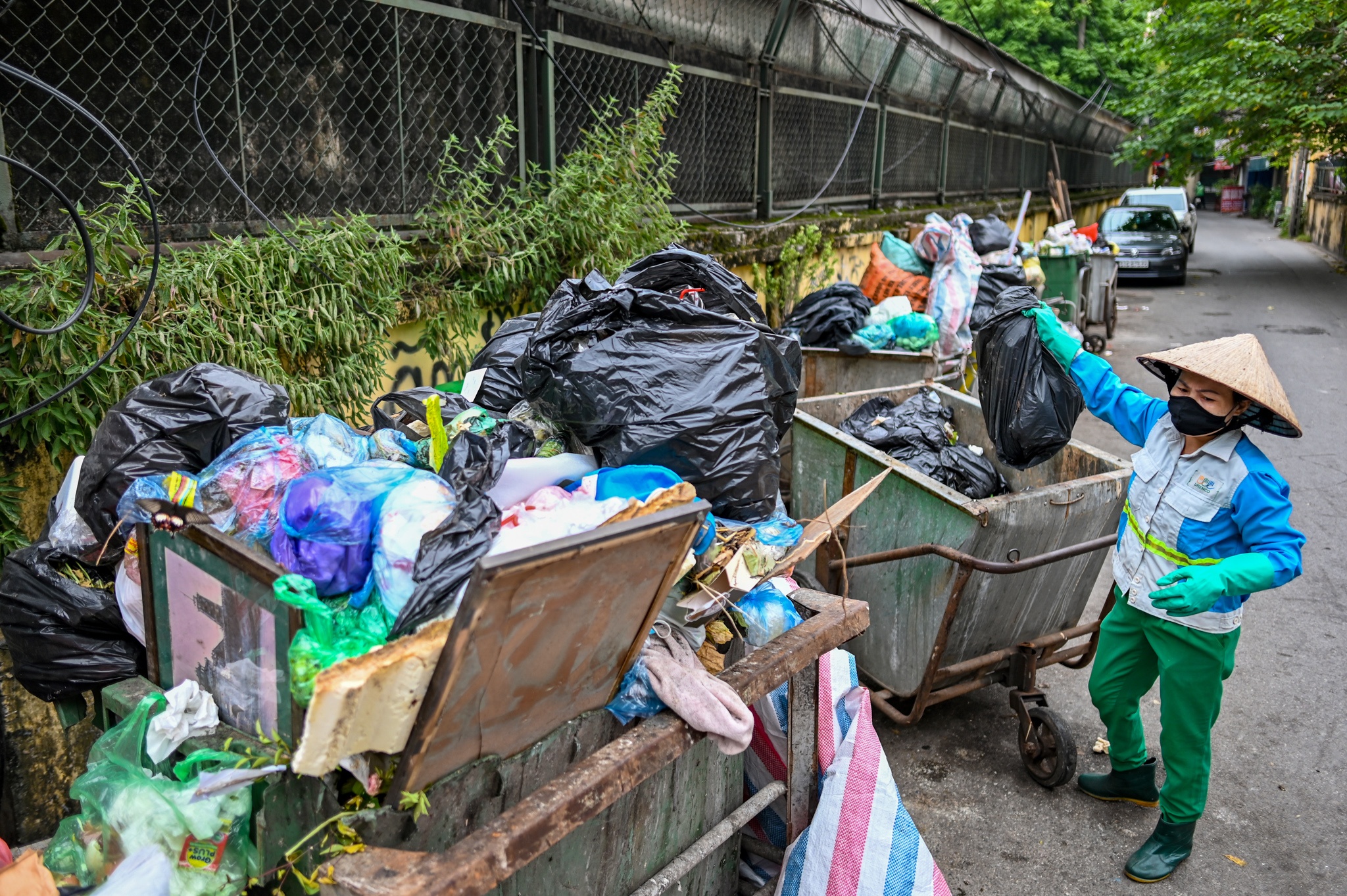 Rac tran ngap pho Ha Noi anh 13