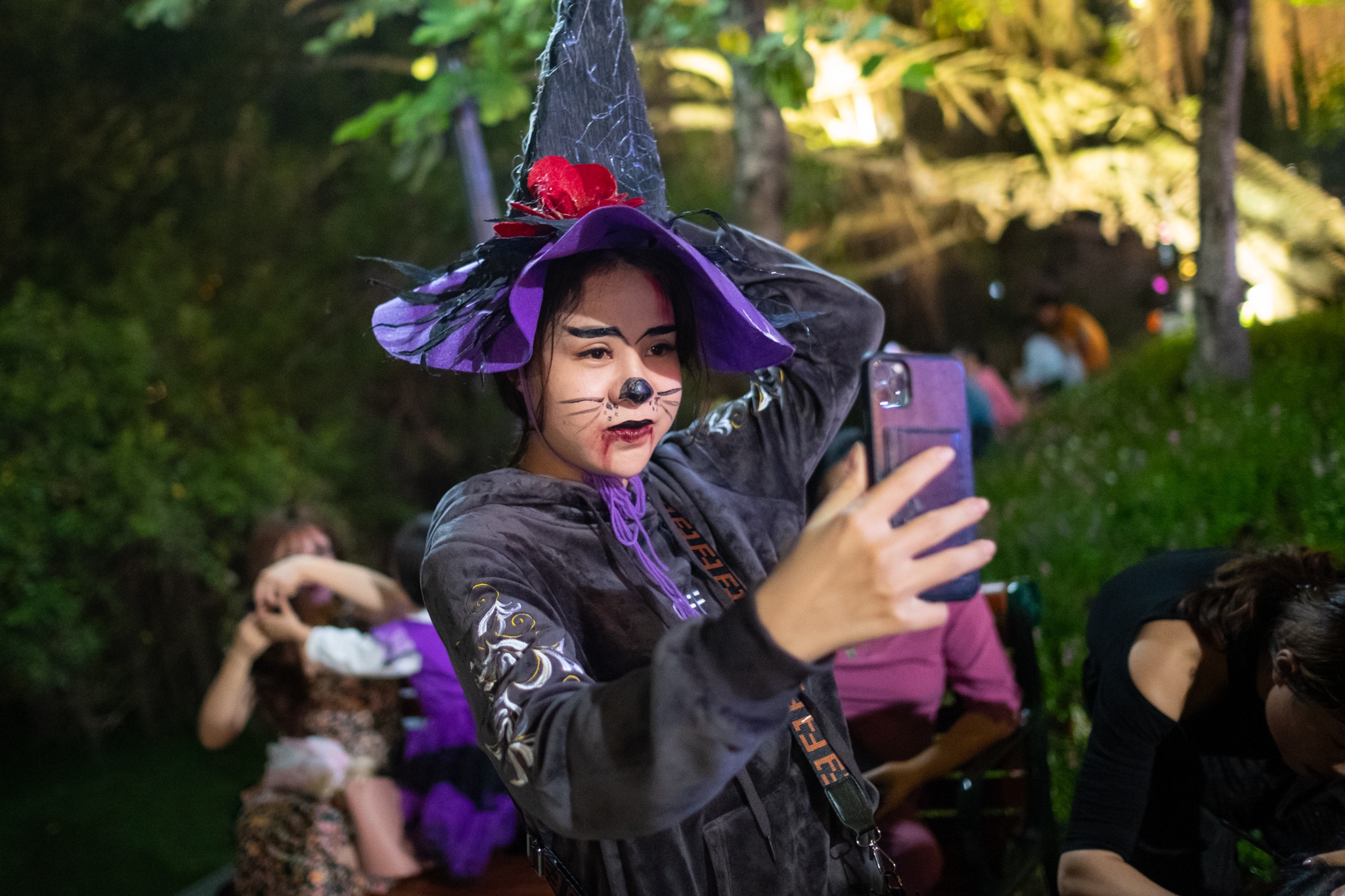 Tho trang diem via he kiem tien trieu ngay Halloween anh 10