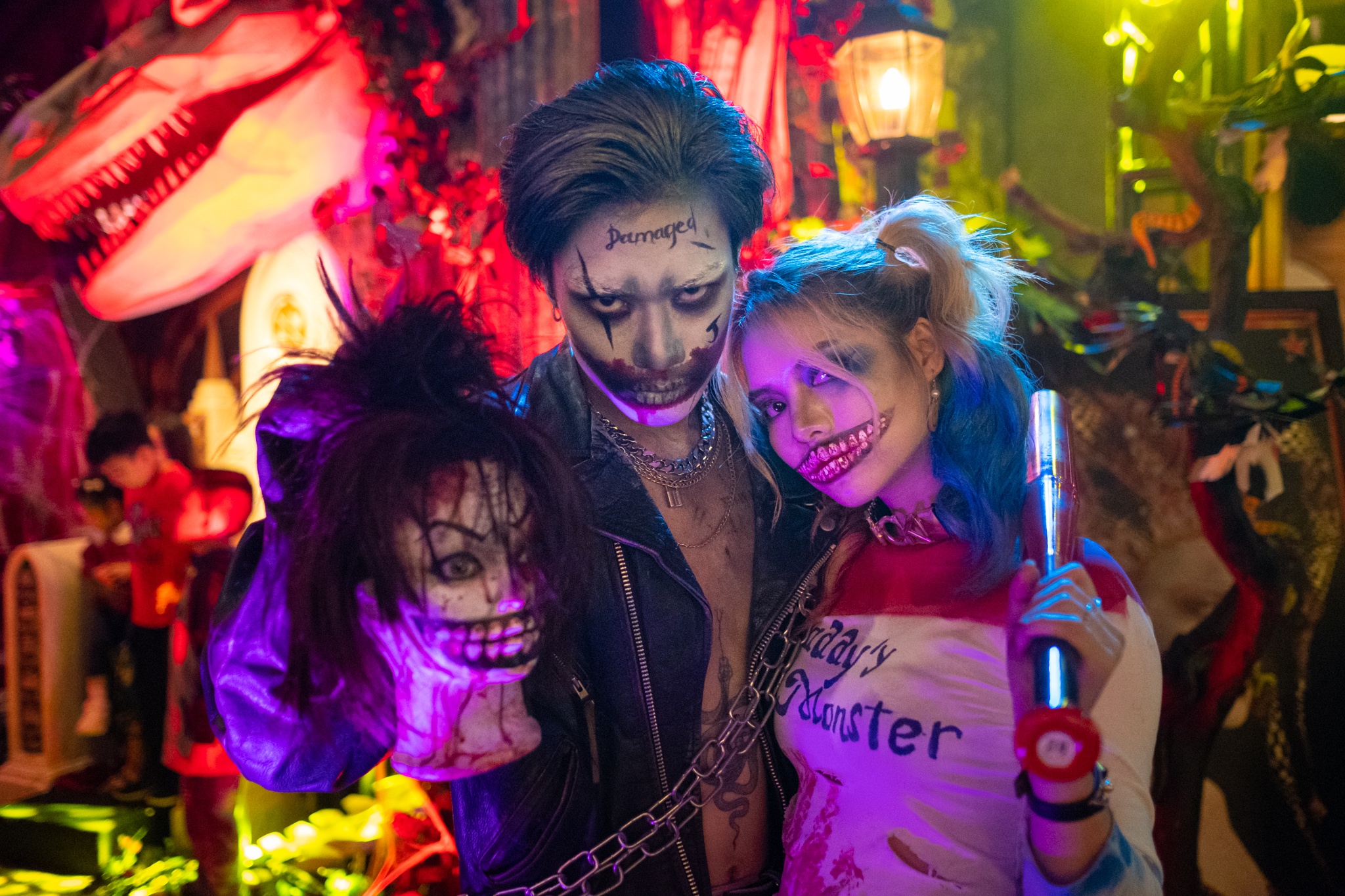 Tho trang diem via he kiem tien trieu trong dem Halloween hinh anh