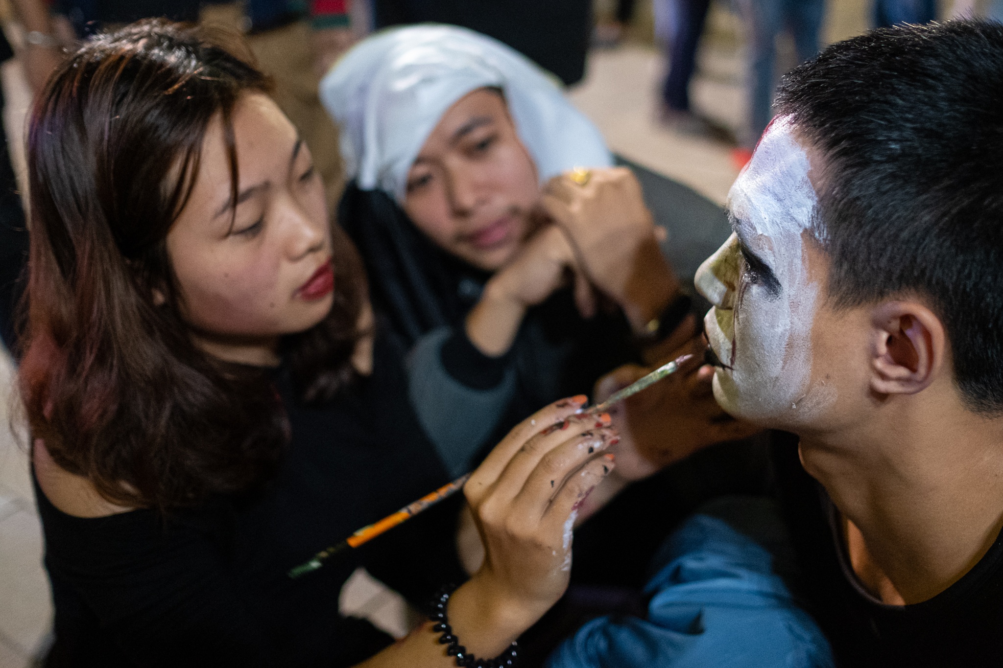 Tho trang diem via he kiem tien trieu ngay Halloween anh 6